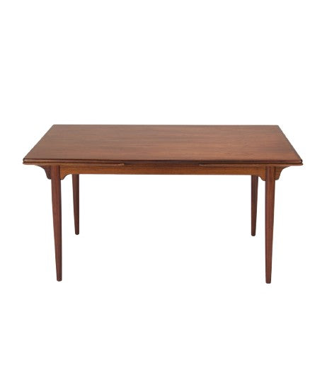 Model_54_extendable_dining_table_by_Gunni_Omann_from_1959