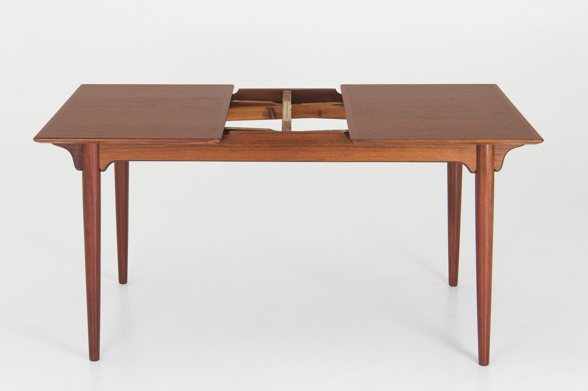 Model_54_-_Extendable_Dining_Table_-_Gunni_Omann