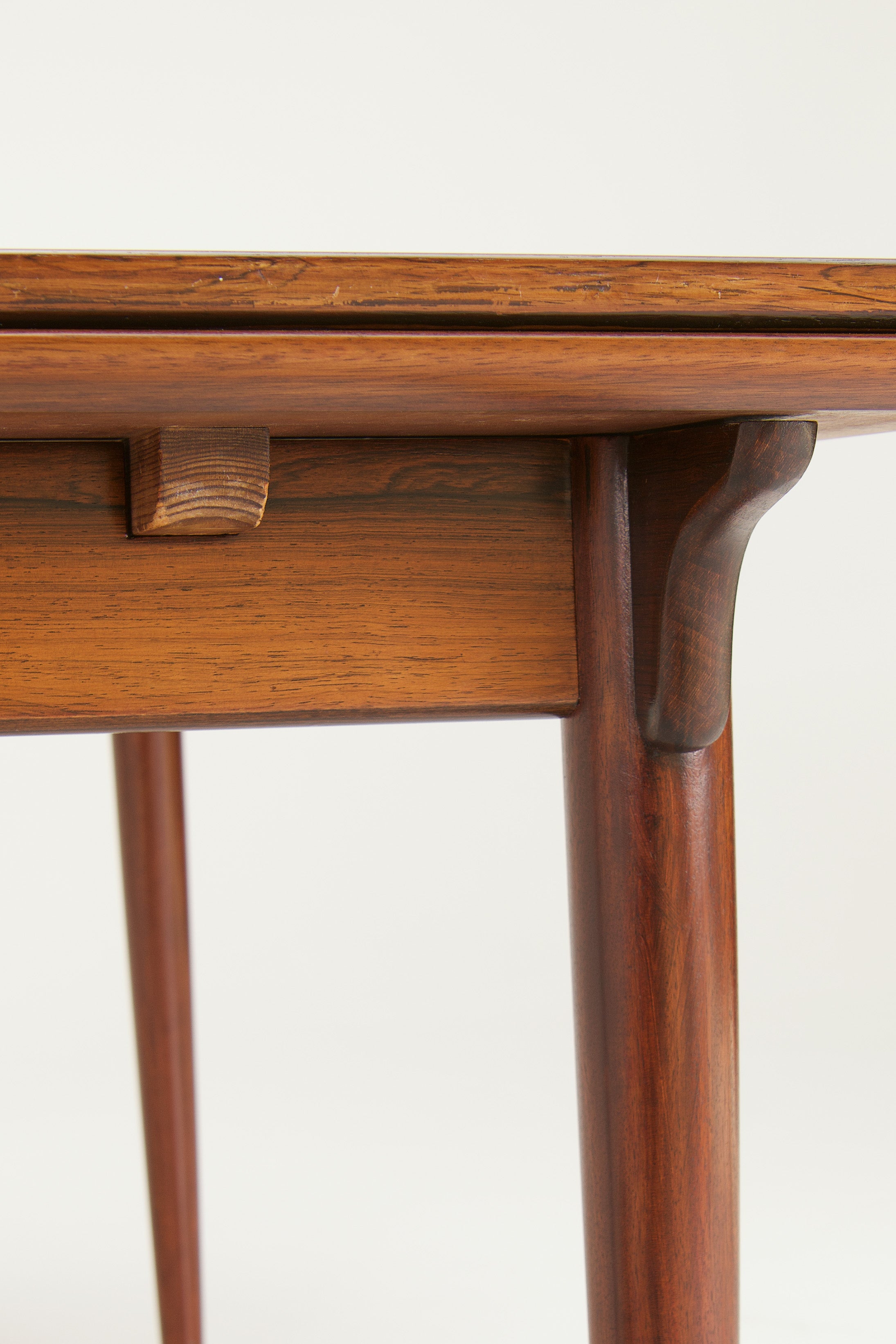 Model_54_-_Extendable_Dining_Table_-_Gunni_Omann