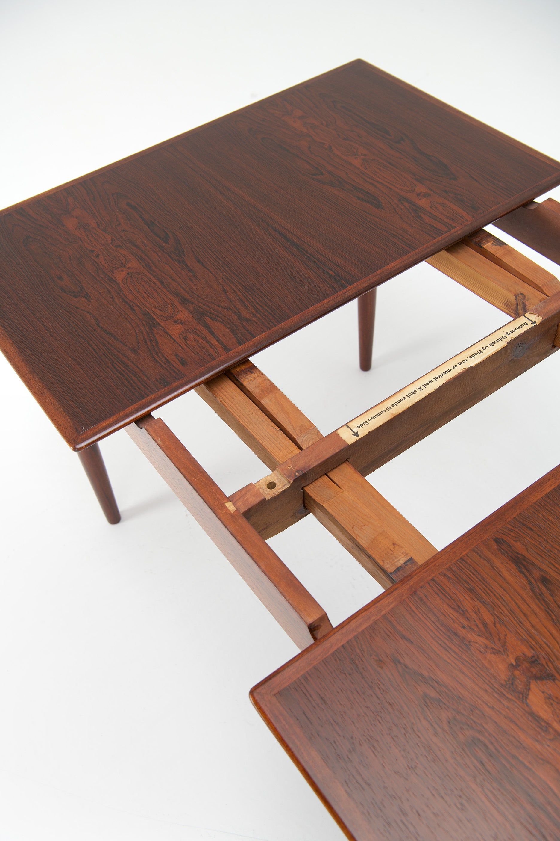 Model_54_extendable_dining_table_by_Gunni_Omann_from_1959