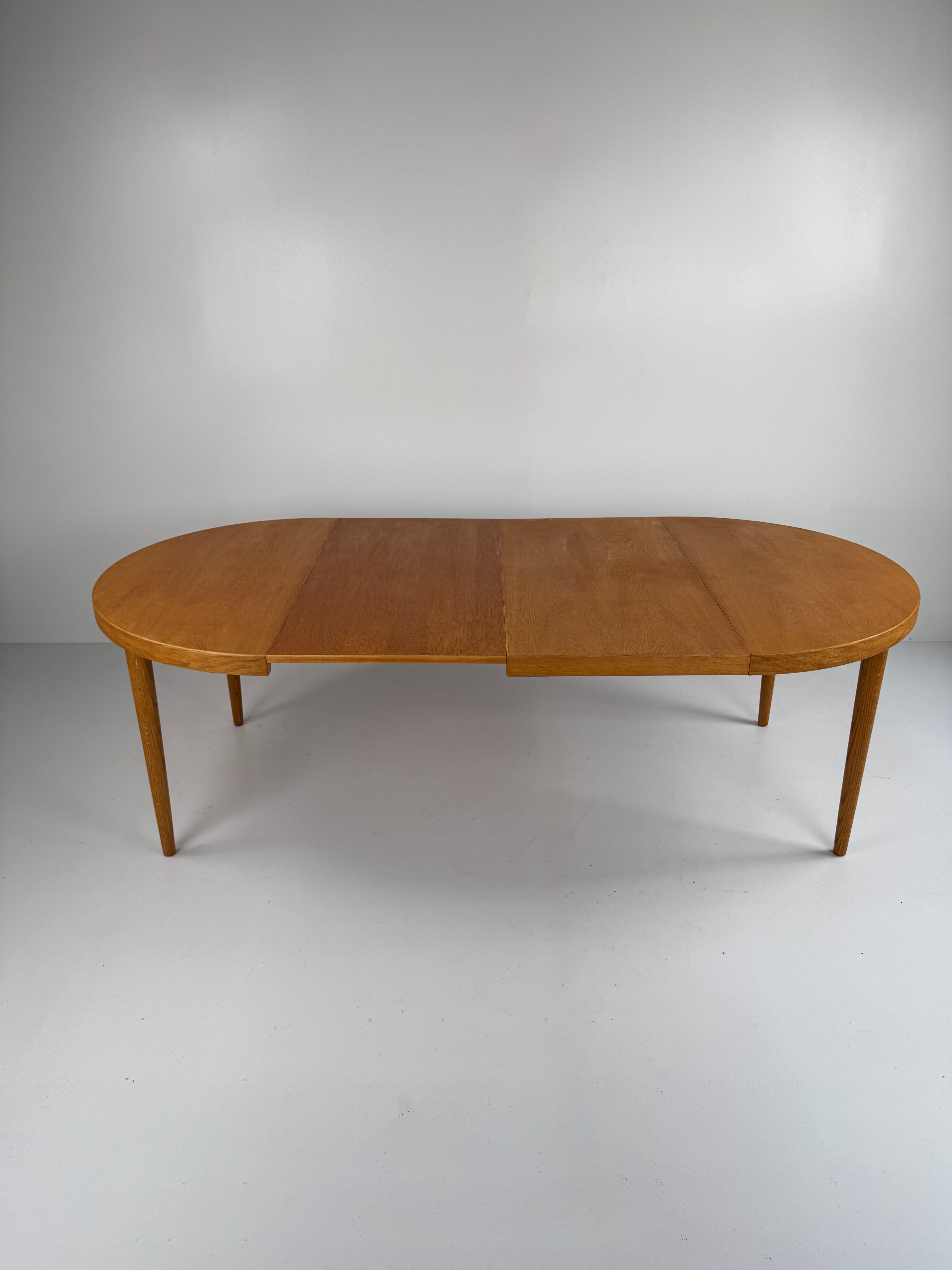 Model_56_Extendable_Dining_Table,_Villy_Schou_Andersen,_Denmark,_1960s