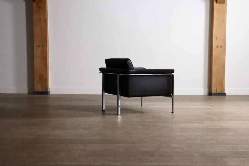 Model_6912_Lounge_Chair_by_Horst_Brüning_for_Kill_International,_Black_Leather_and_Chrome,_Germany,_1967