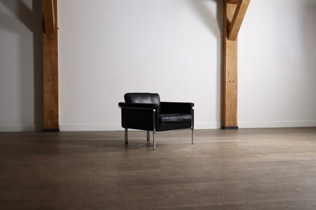 Model_6912_Lounge_Chair_by_Horst_Brüning_for_Kill_International,_Black_Leather_and_Chrome,_Germany,_1967