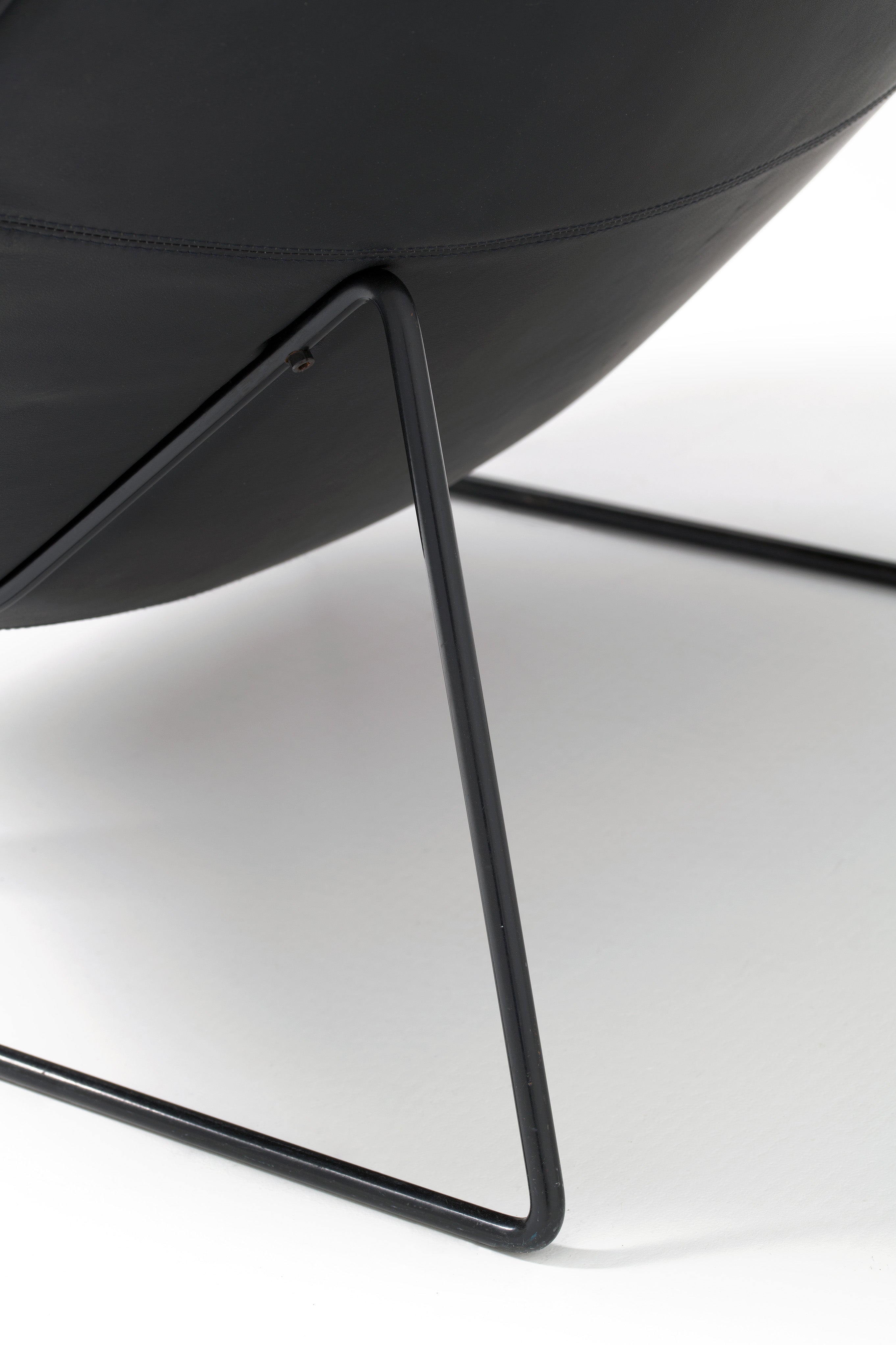 Model_F585_Sledge_Easy_Chair_by_Geoffrey_Harcourt