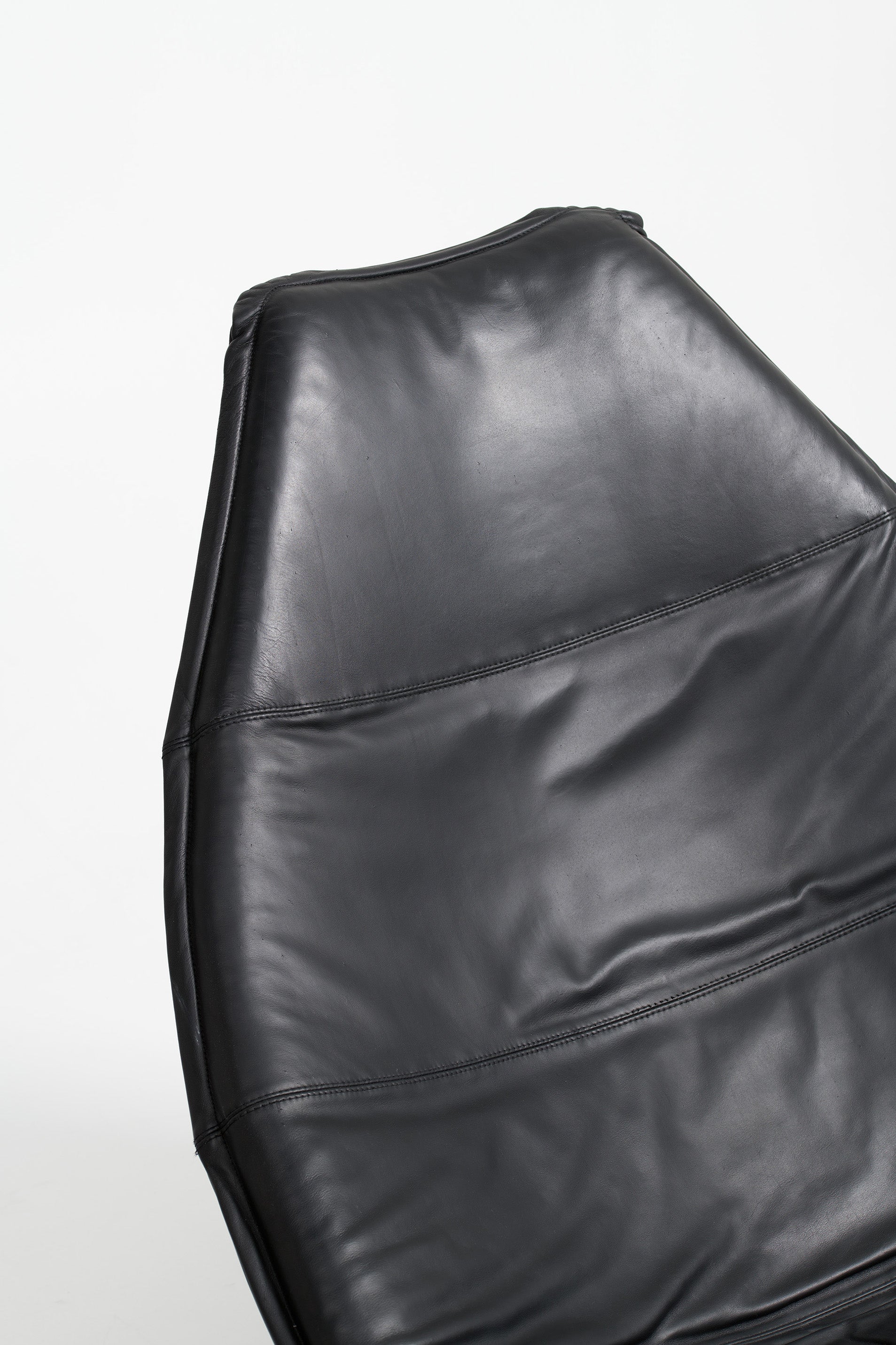 Model_F585_Sledge_Easy_Chair_by_Geoffrey_Harcourt