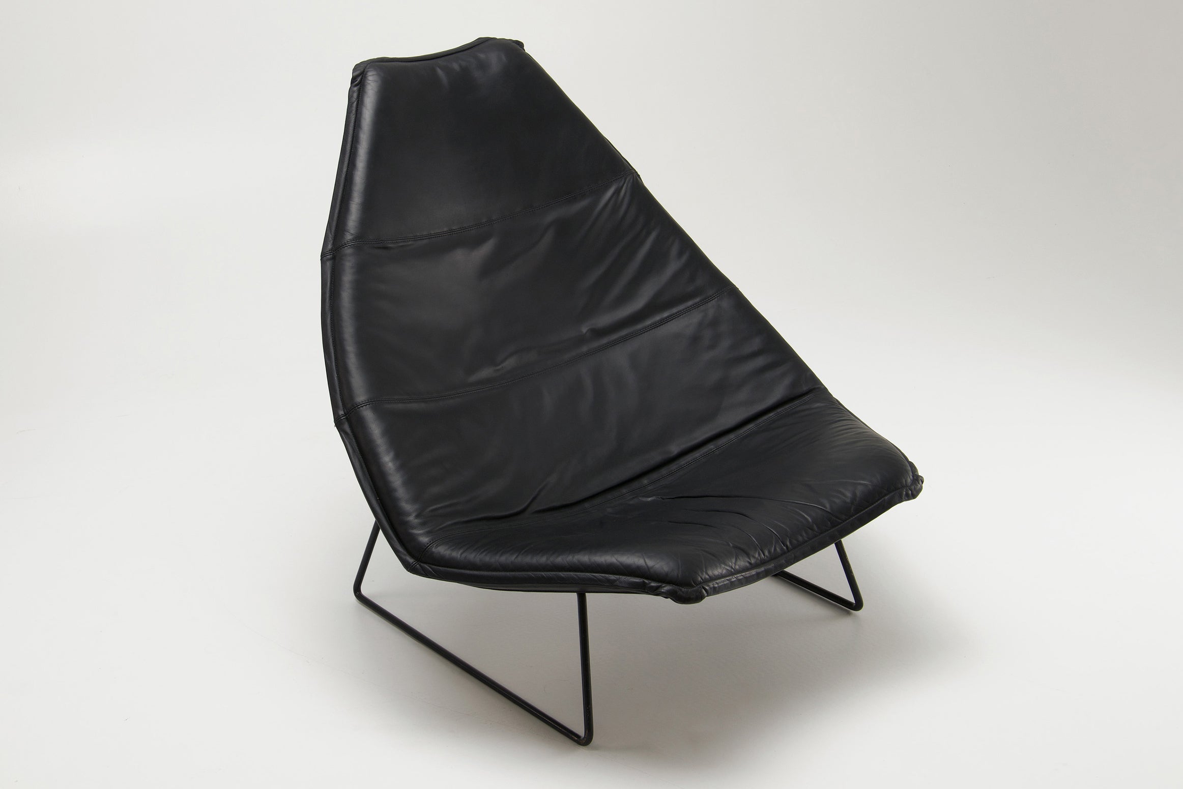 Model_F585_Sledge_Easy_Chair_by_Geoffrey_Harcourt