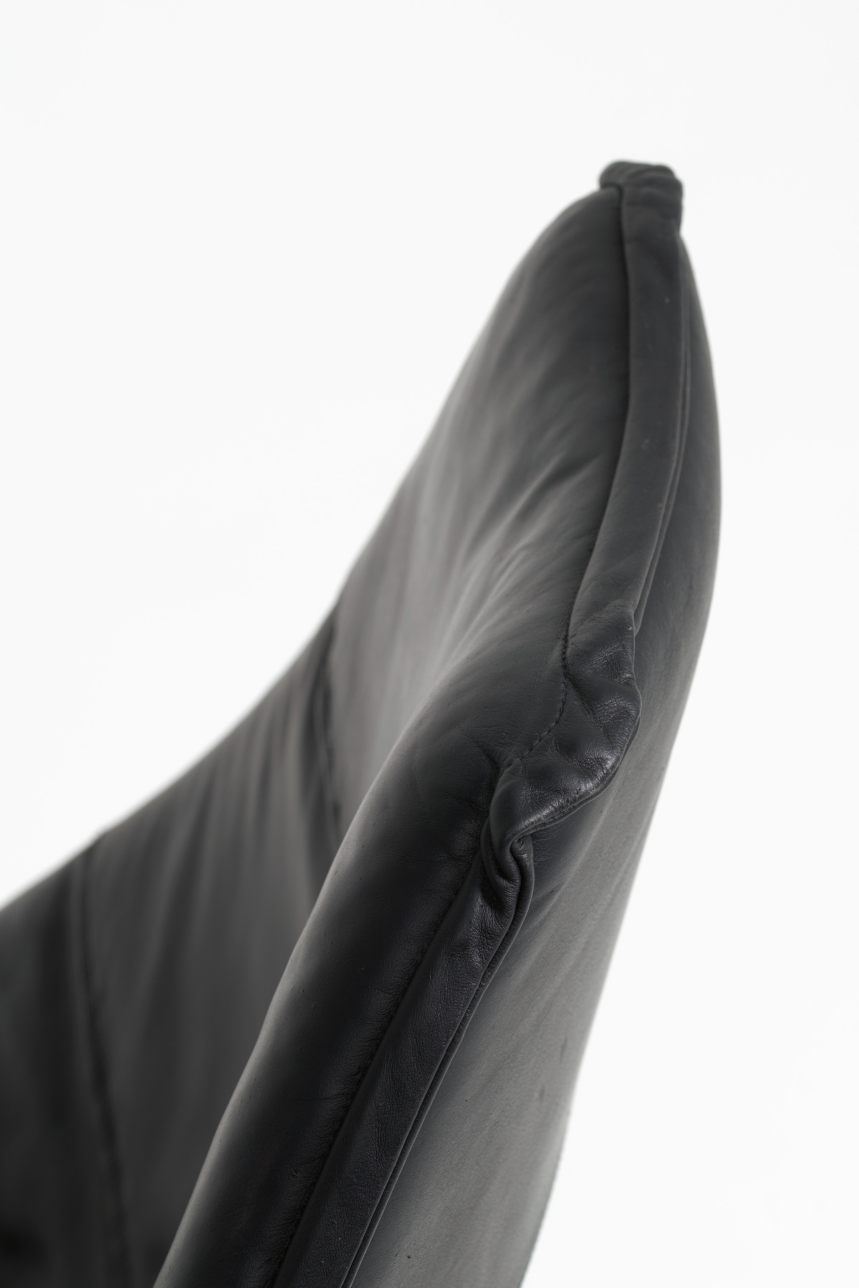 Model_F585_Sledge_Easy_Chair_by_Geoffrey_Harcourt