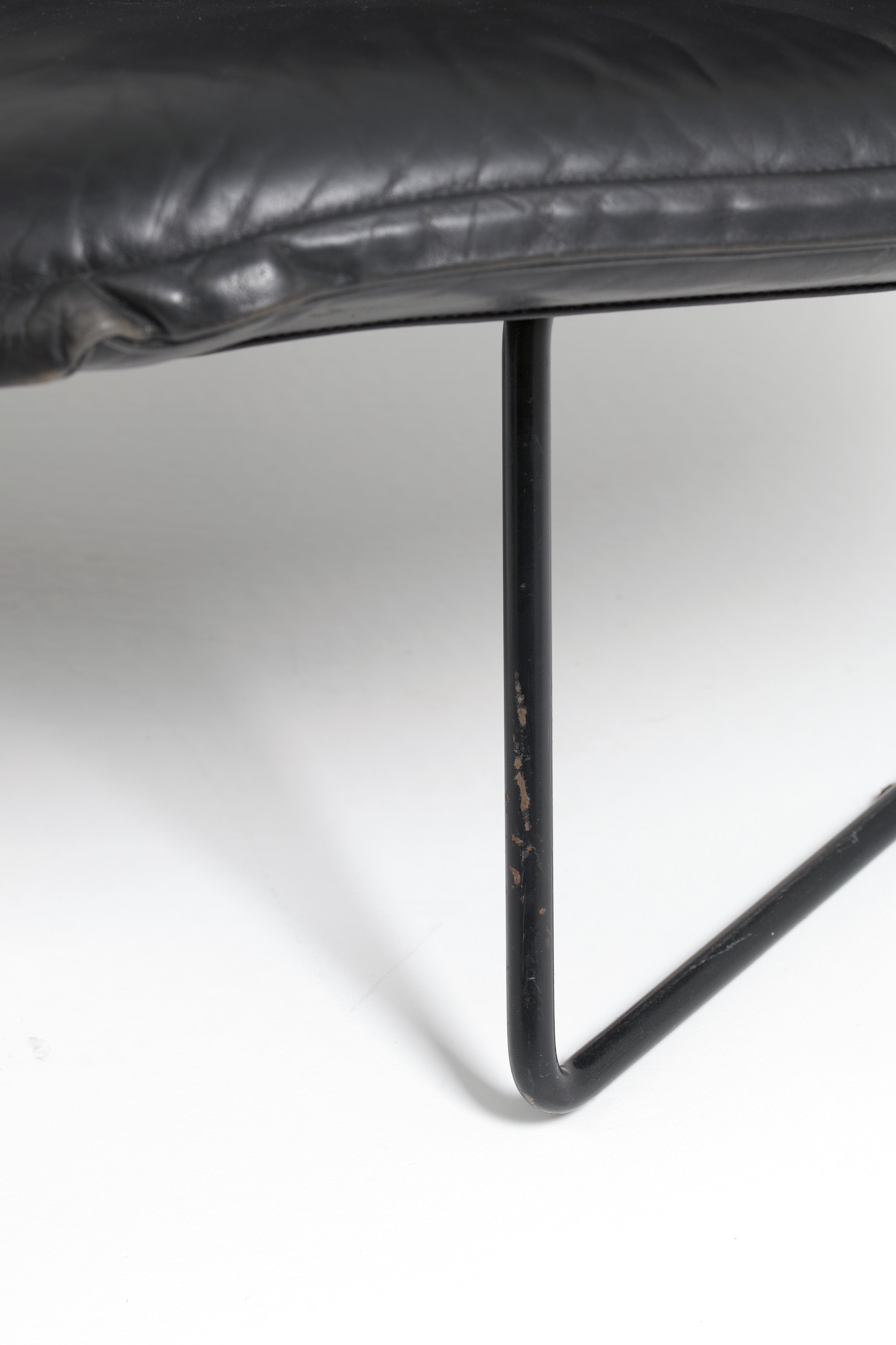 Model_F585_Sledge_Easy_Chair_by_Geoffrey_Harcourt