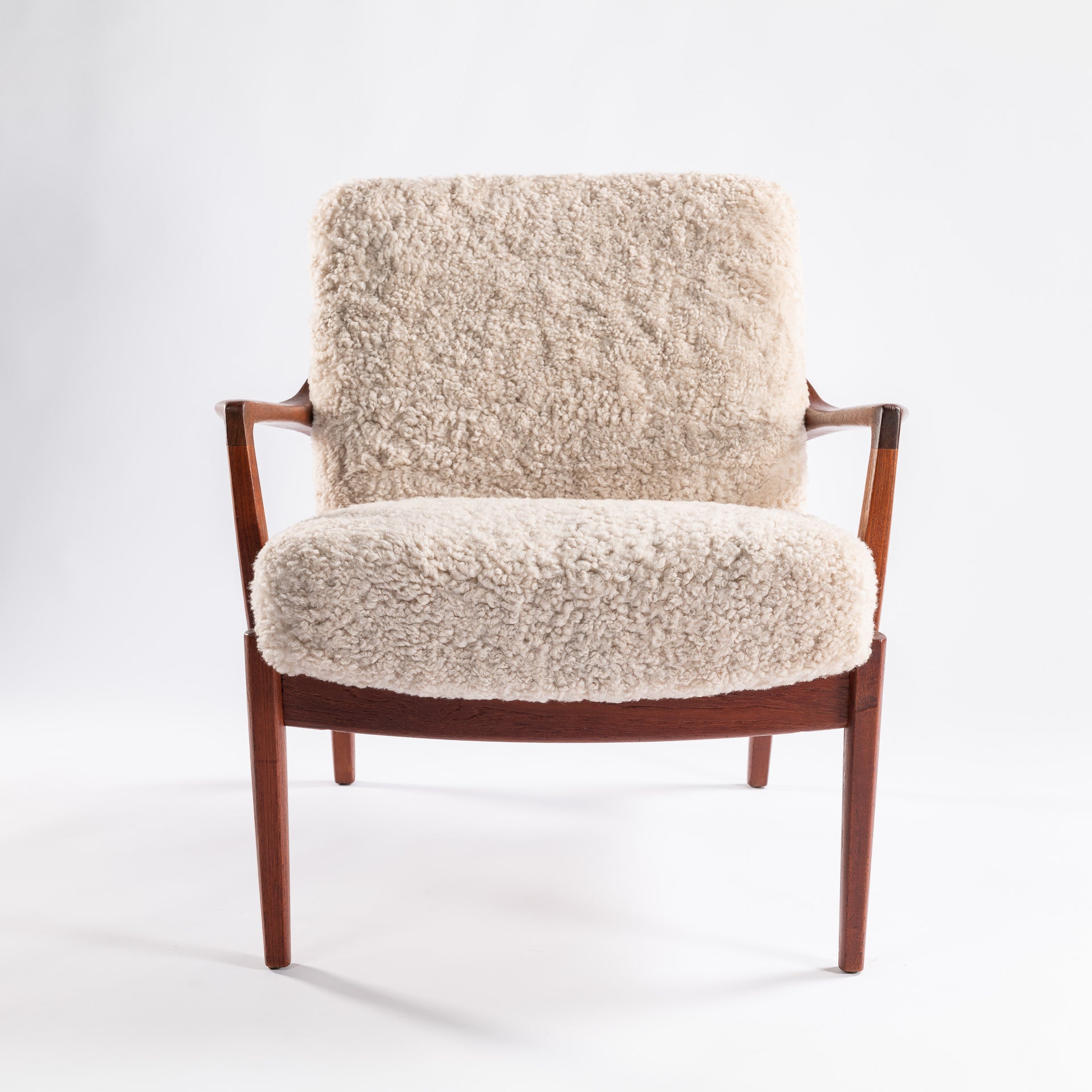 Tove_&_Edvard_Kindt-Larsen_FD125_Armchair_in_Curly_Wool