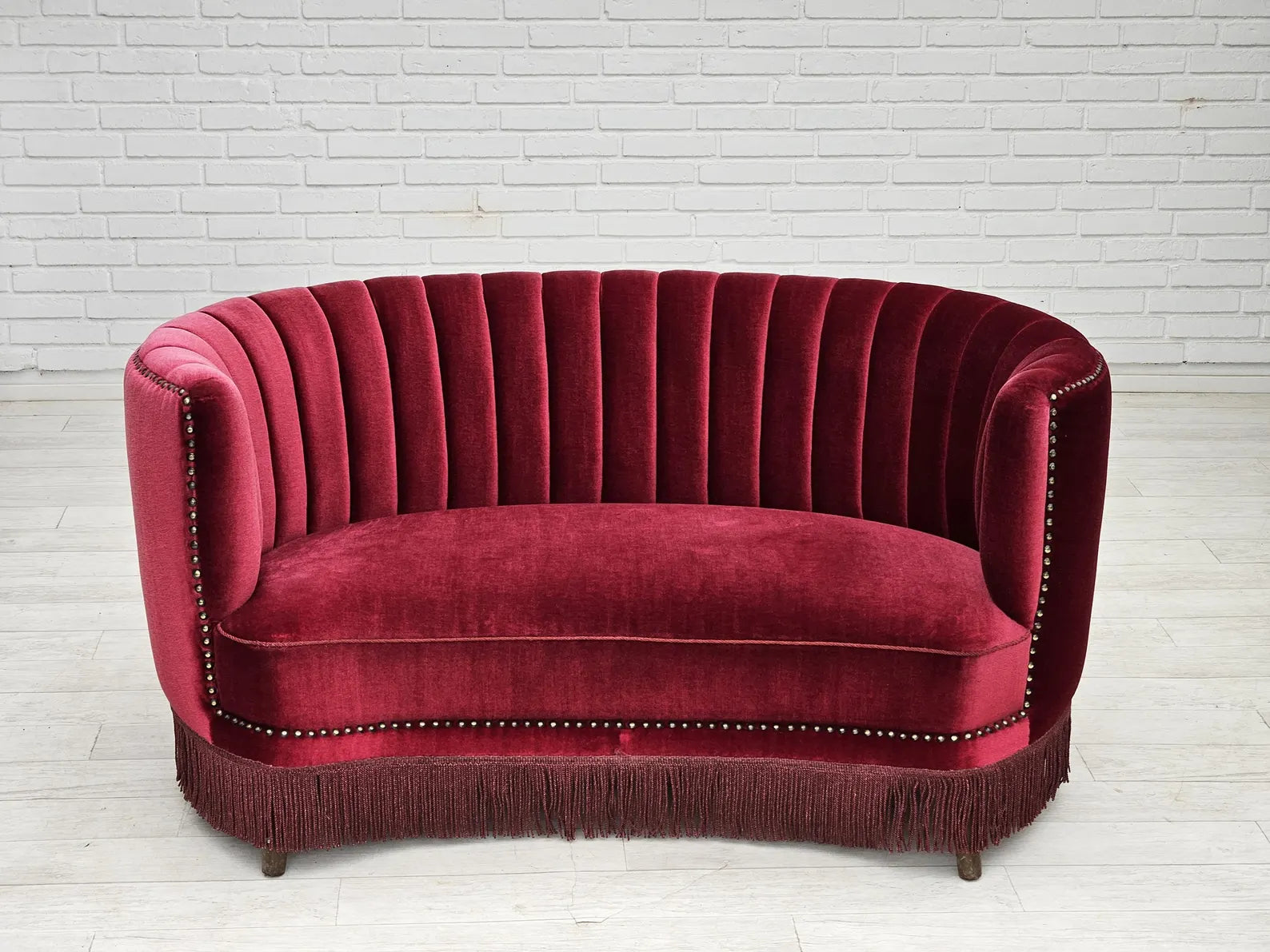 Modern_Banana_Lounge_Sofa,_Cherry_Red_Velour_&_Wood_Frame,_1970s_Denmark