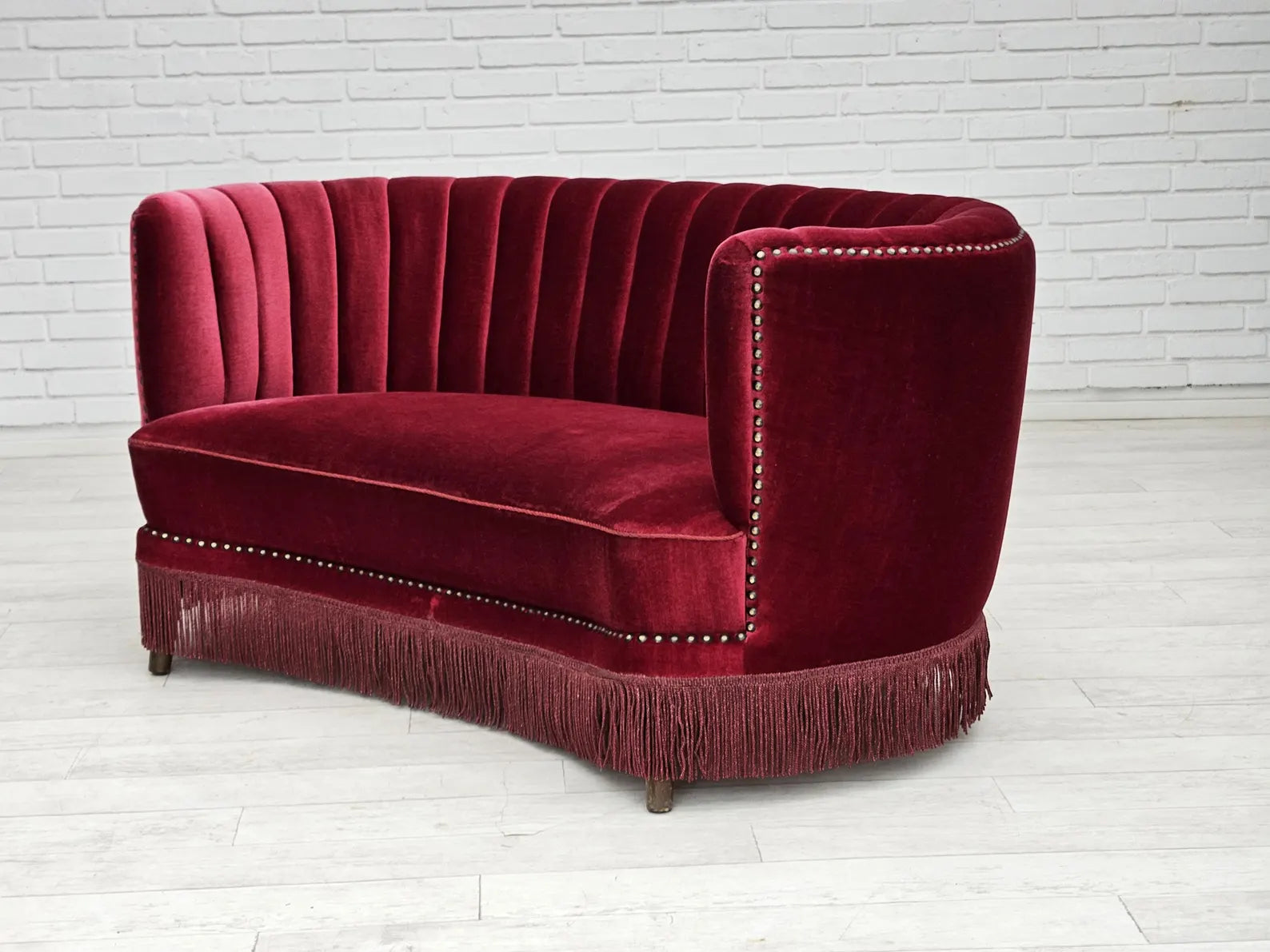 Modern_Banana_Lounge_Sofa,_Cherry_Red_Velour_&_Wood_Frame,_1970s_Denmark