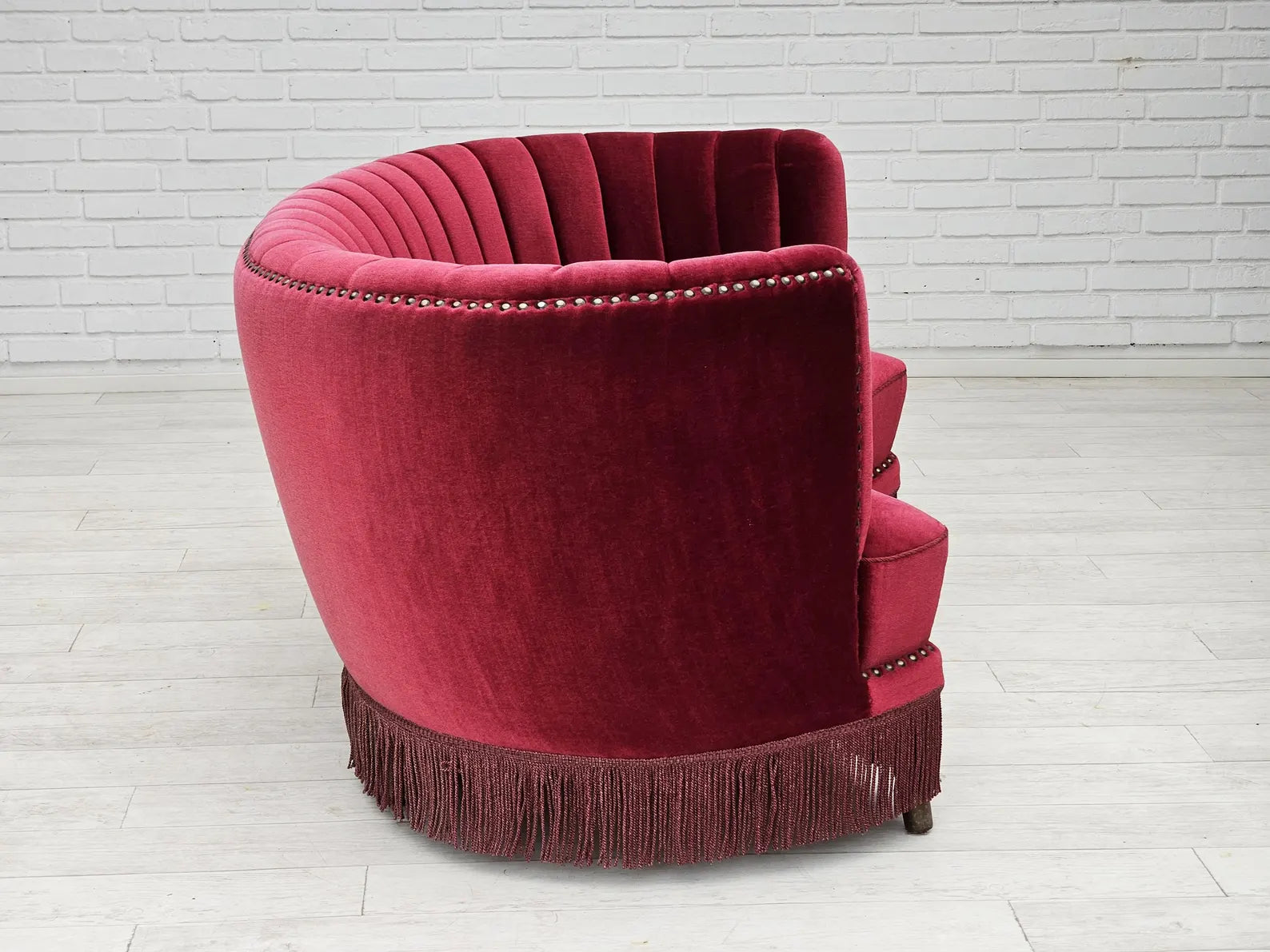 Modern_Banana_Lounge_Sofa,_Cherry_Red_Velour_&_Wood_Frame,_1970s_Denmark