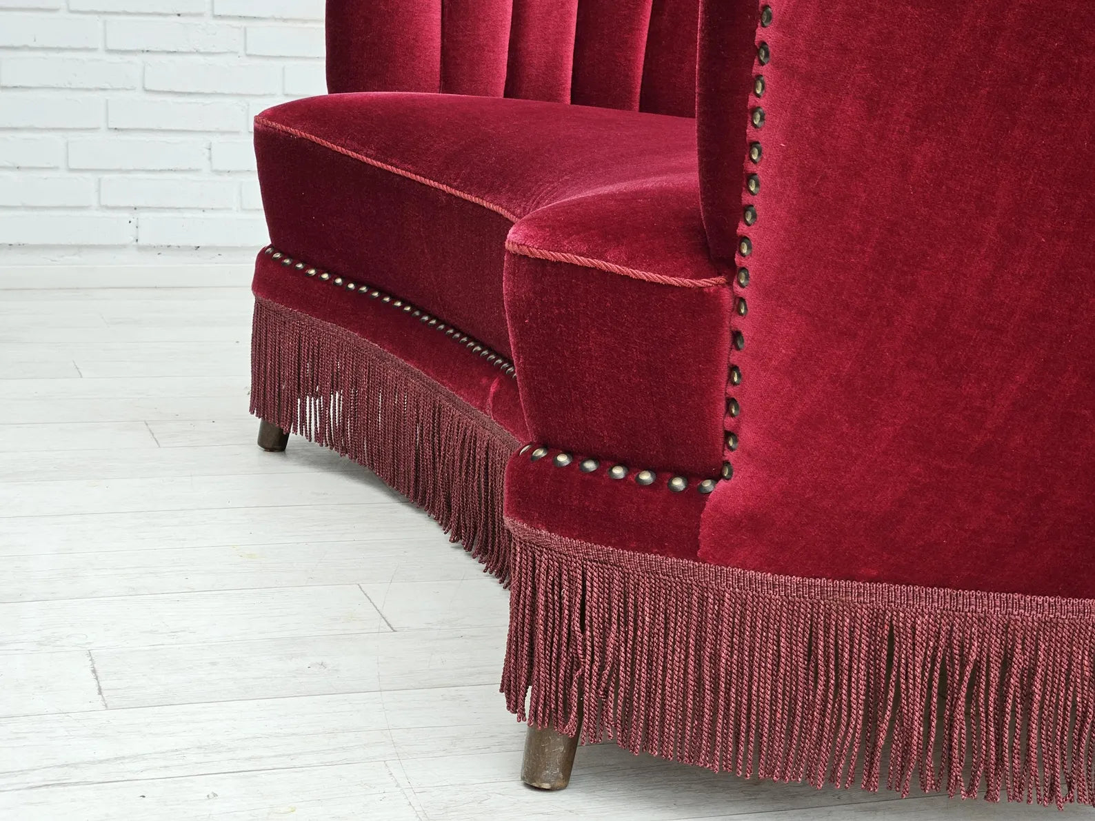 Modern_Banana_Lounge_Sofa,_Cherry_Red_Velour_&_Wood_Frame,_1970s_Denmark