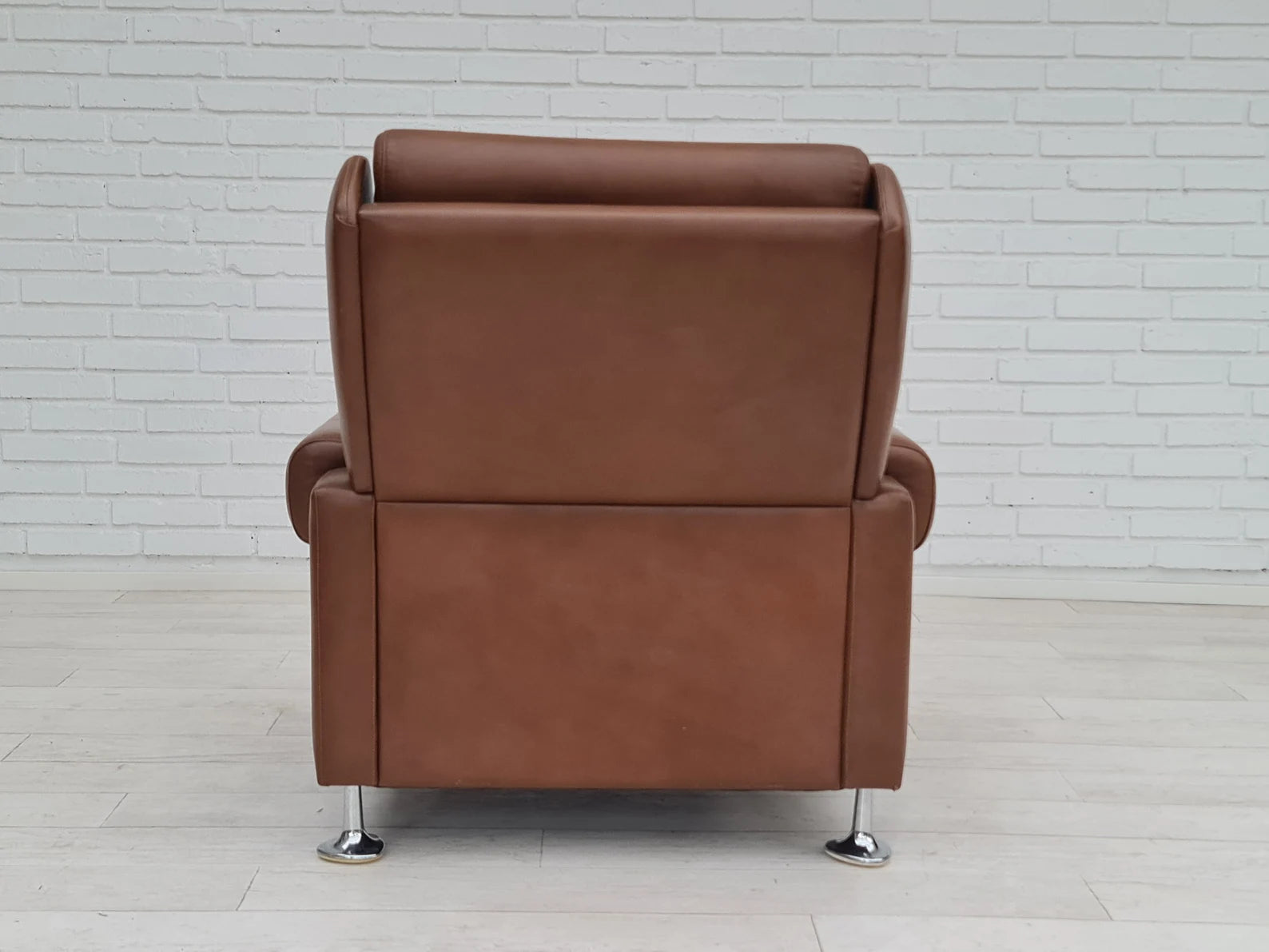 Modern_Lounge_Chair,_Leather,_1970s_Denmark