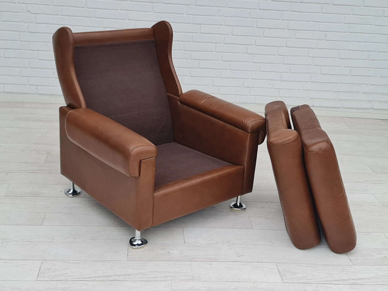 Modern_Lounge_Chair,_Leather,_1970s_Denmark