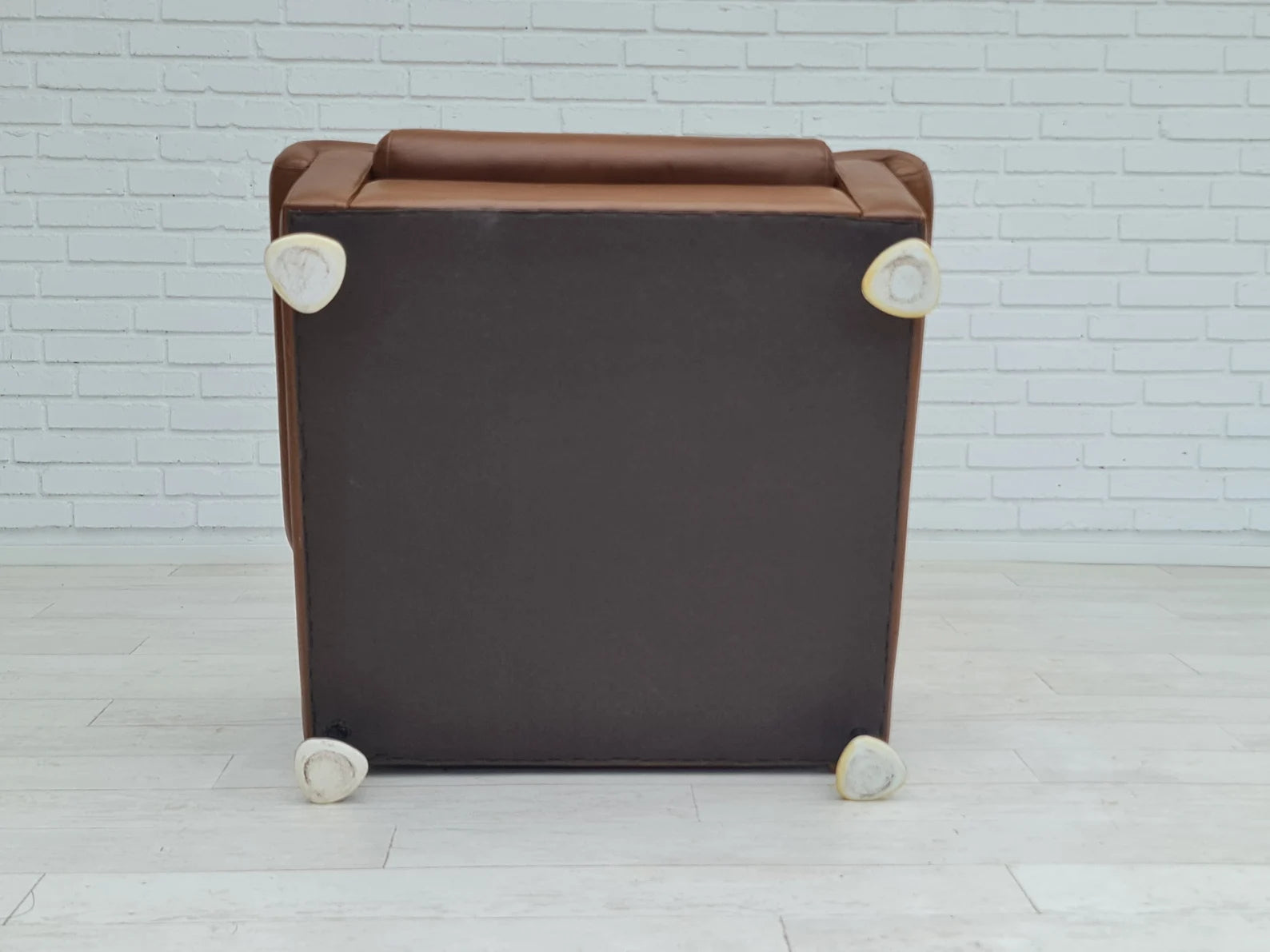 Modern_Lounge_Chair,_Leather,_1970s_Denmark