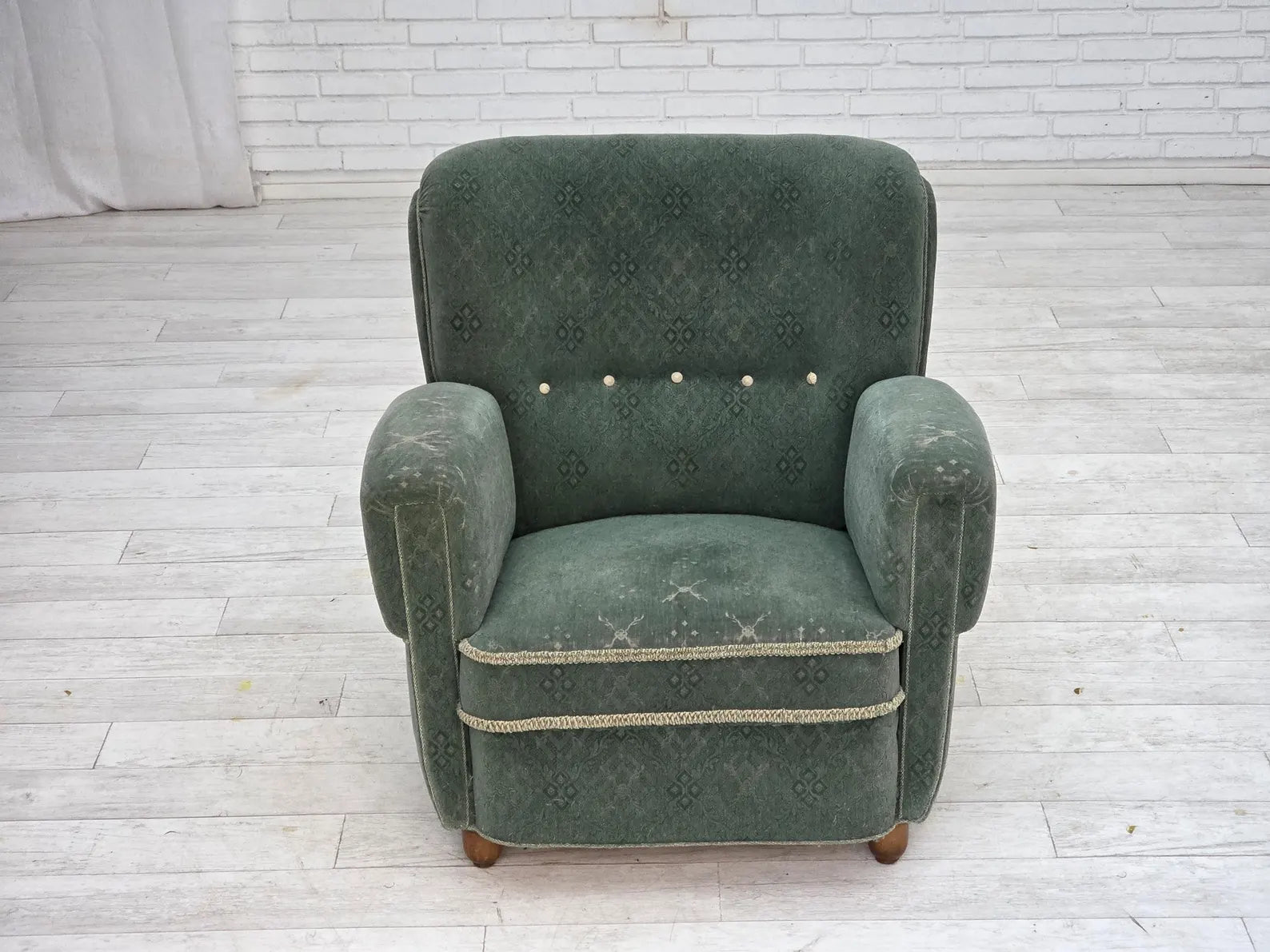 Modern_Lounge_Chair,_Mid-Century_Light_Green_Upholstery,_1960s_Denmark