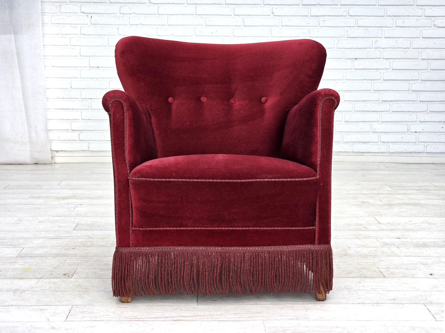 Modern_Lounge_Chair,_Red_Upholstery_&_Oak_Frame,_1970s_Denmark