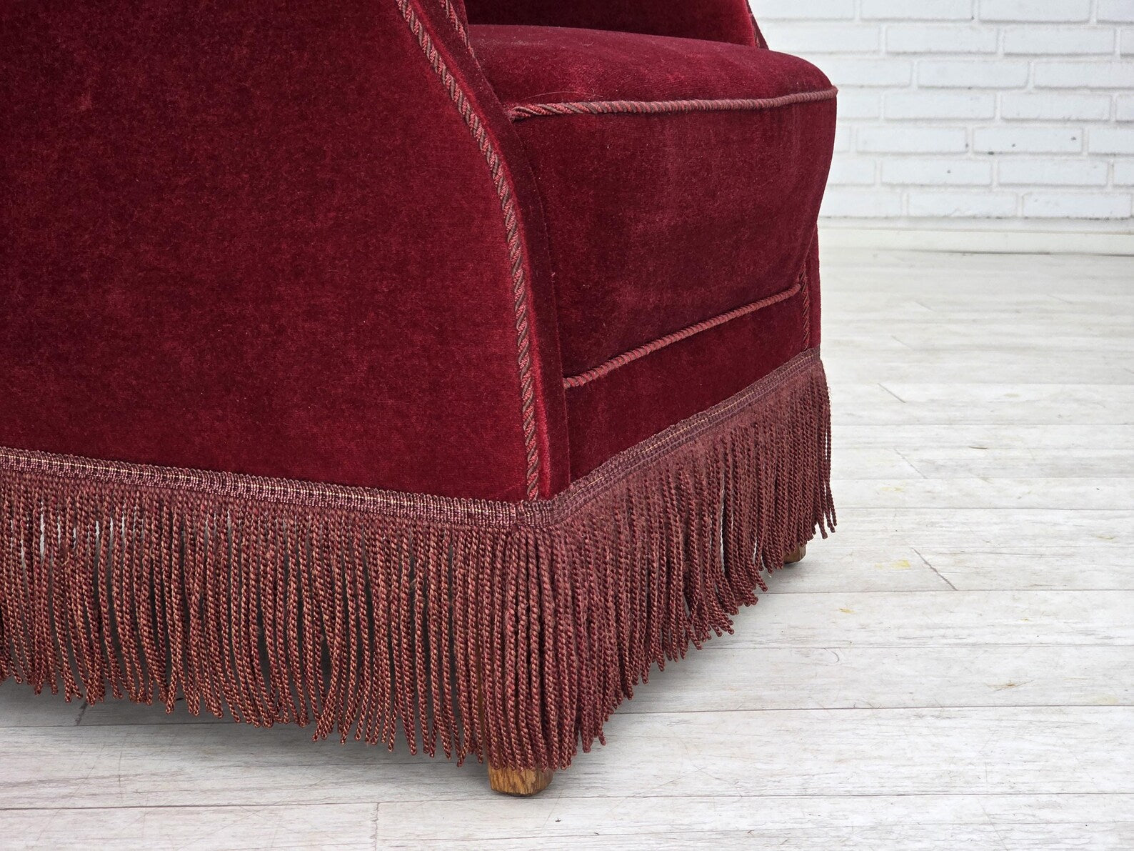 Modern_Lounge_Chair,_Red_Upholstery_&_Oak_Frame,_1970s_Denmark