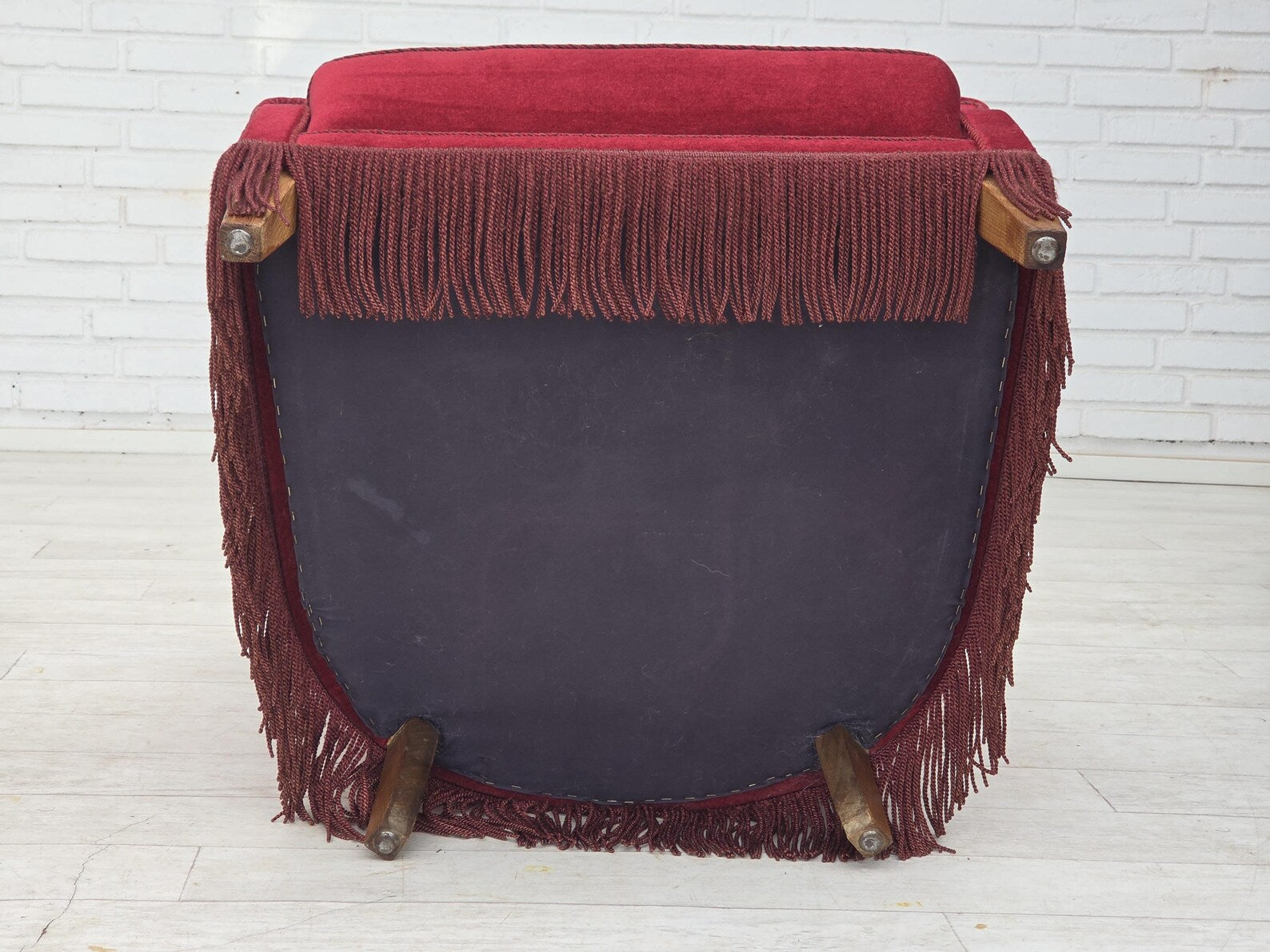 Modern_Lounge_Chair,_Red_Upholstery_&_Oak_Frame,_1970s_Denmark