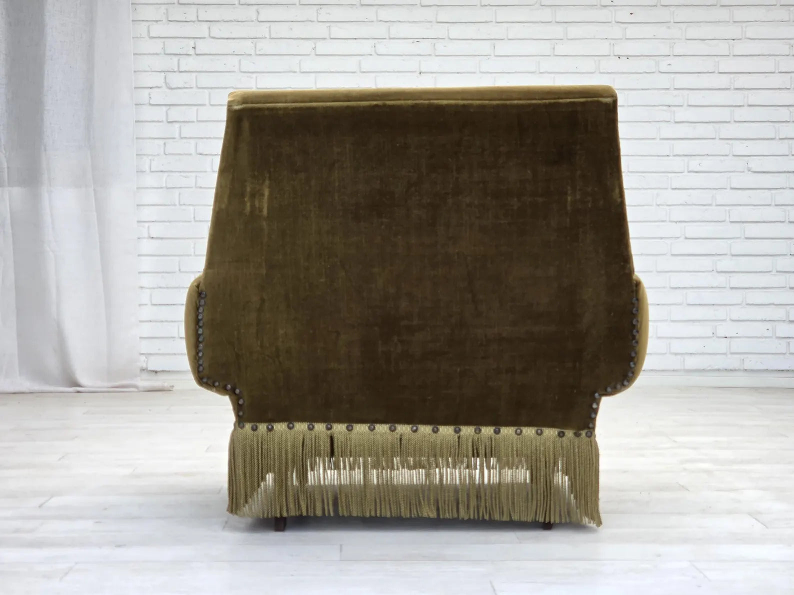 Modern_Lounge_Chair,_Scandinavian_Design,_1970s_Denmark