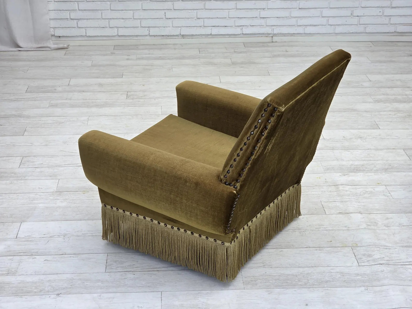 Modern_Lounge_Chair,_Scandinavian_Design,_1970s_Denmark