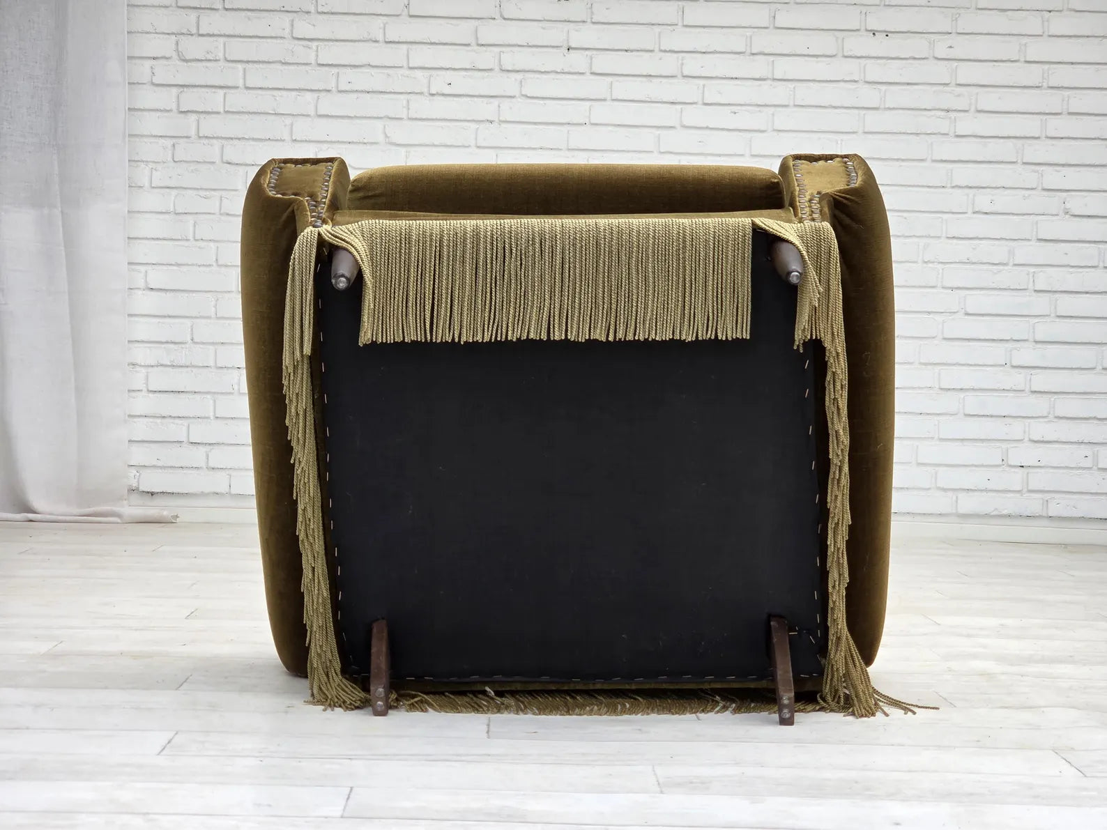Modern_Lounge_Chair,_Scandinavian_Design,_1970s_Denmark