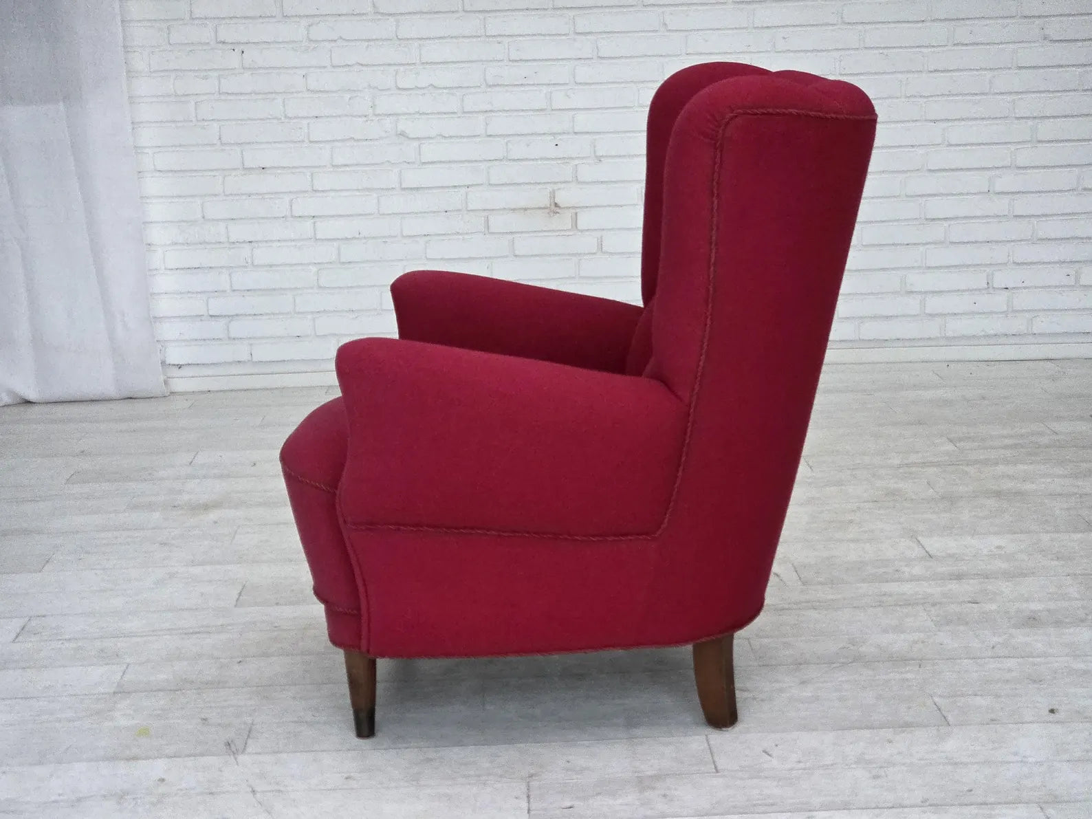 Modern_Lounge_Chair,_Wood_Frame_&_Upholstered_Seat,_Denmark_1960s