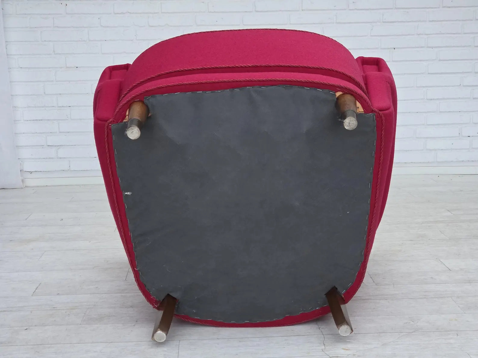 Modern_Lounge_Chair,_Wood_Frame_&_Upholstered_Seat,_Denmark_1960s