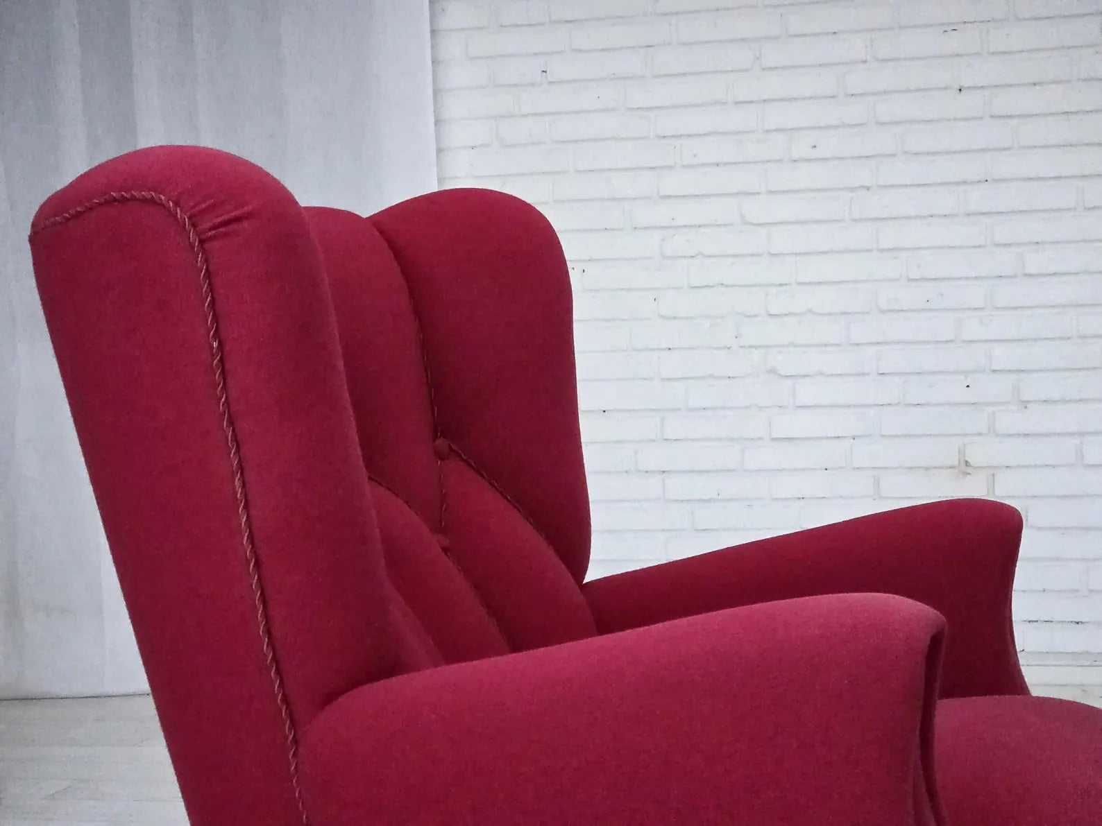 Modern_Lounge_Chair,_Wood_Frame_&_Upholstered_Seat,_Denmark_1960s