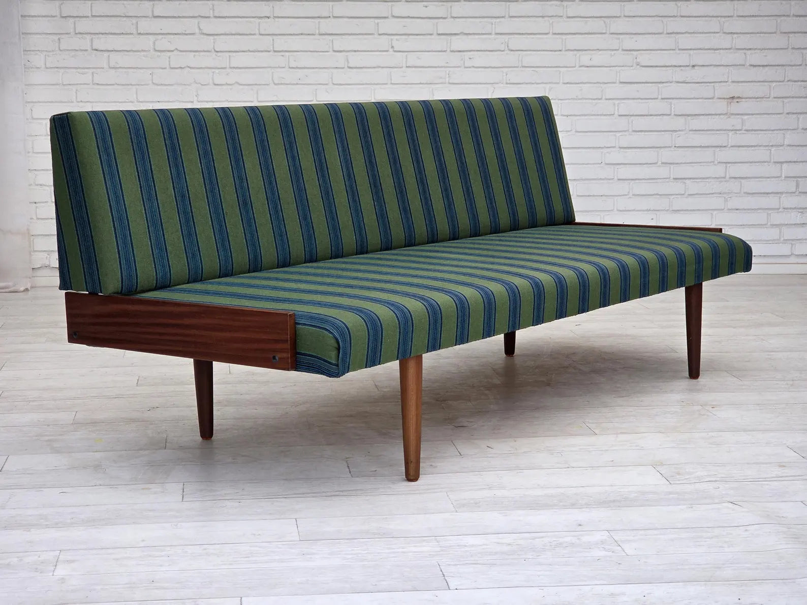 Modern_Sofa_to_Bed,_Upholstery,_1970s_Denmark