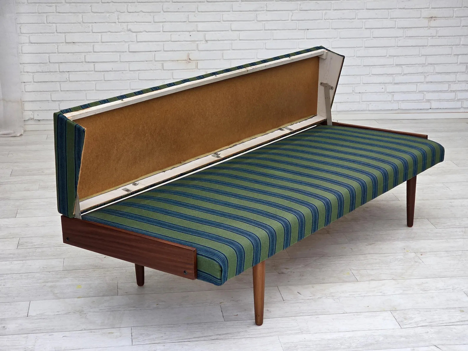 Modern_Sofa_to_Bed,_Upholstery,_1970s_Denmark