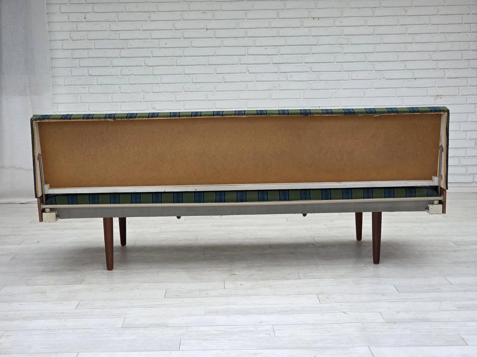 Modern_Sofa_to_Bed,_Upholstery,_1970s_Denmark