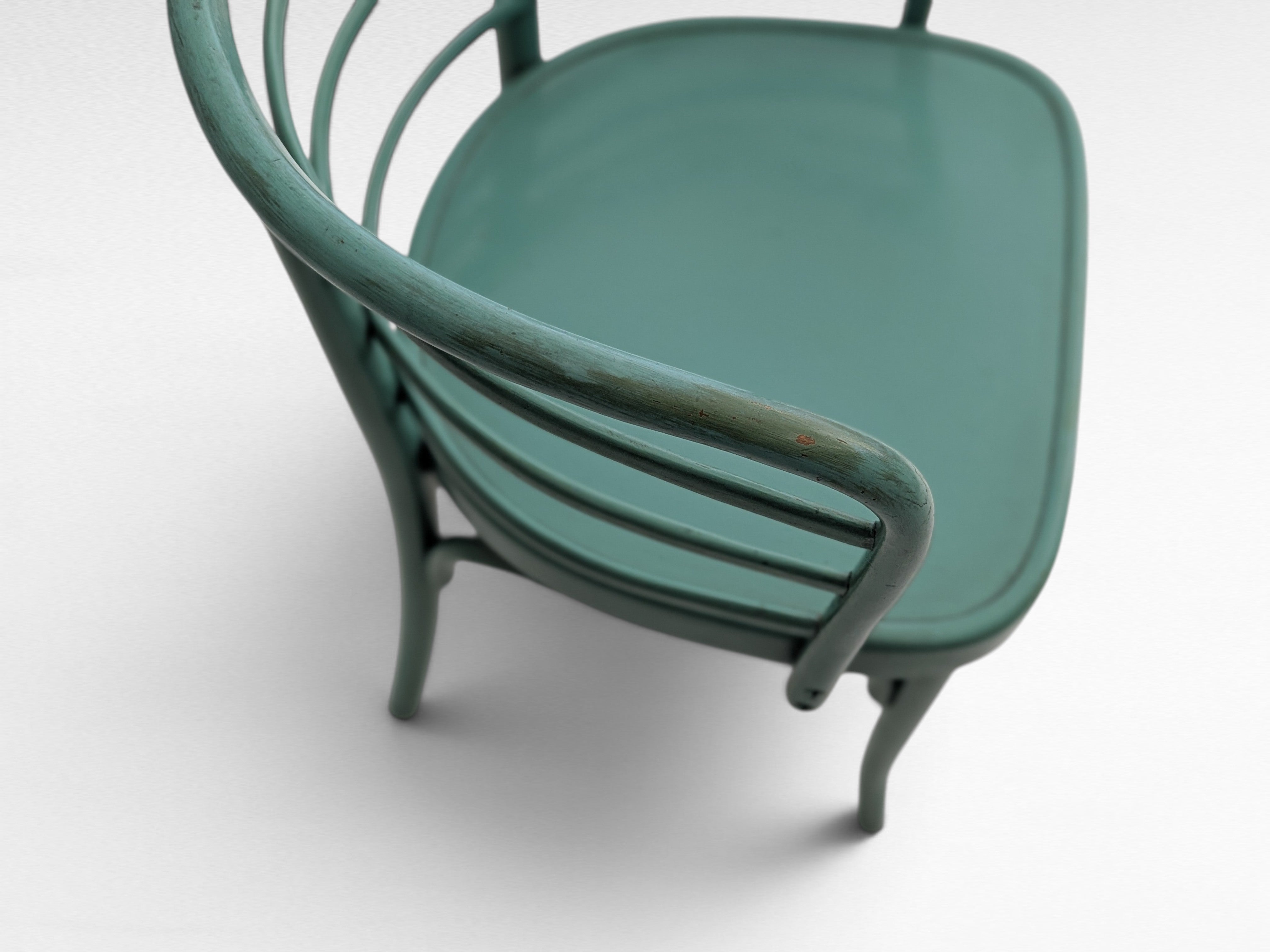 Set_of_Thonet_B_246_Armchairs_and_T_142_Coffee_Table_Attributed_to_Josef_Frank,_1930s