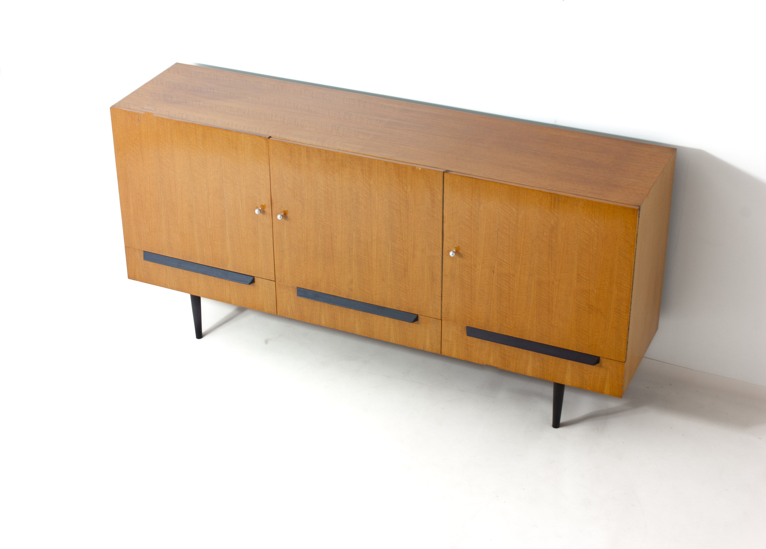 Vintage_Belgian_Mid_Century_Sideboard_in_Maple_Veneer,_1960s_Modern_Storage_Cabinet