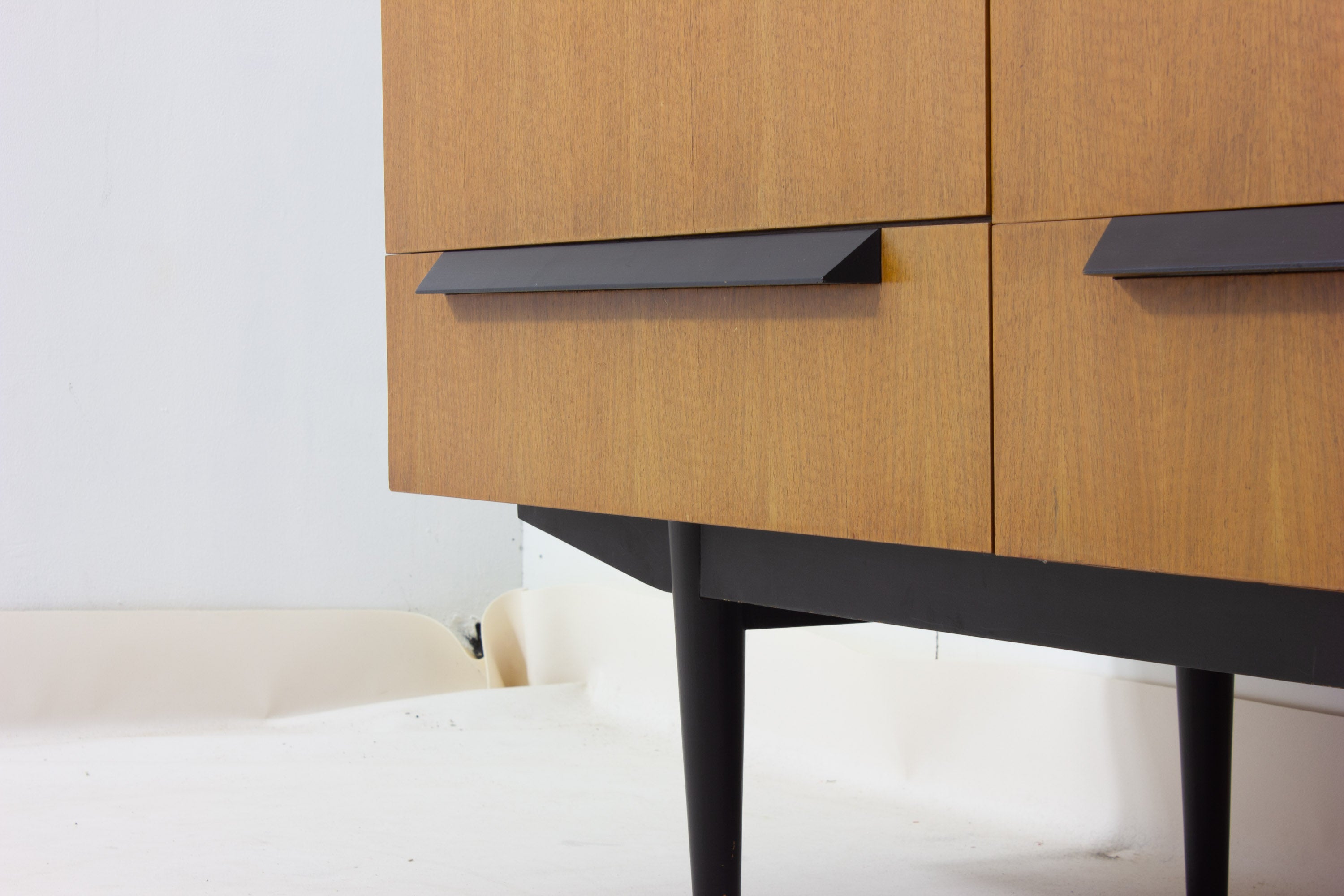 Vintage_Belgian_Mid_Century_Sideboard_in_Maple_Veneer,_1960s_Modern_Storage_Cabinet