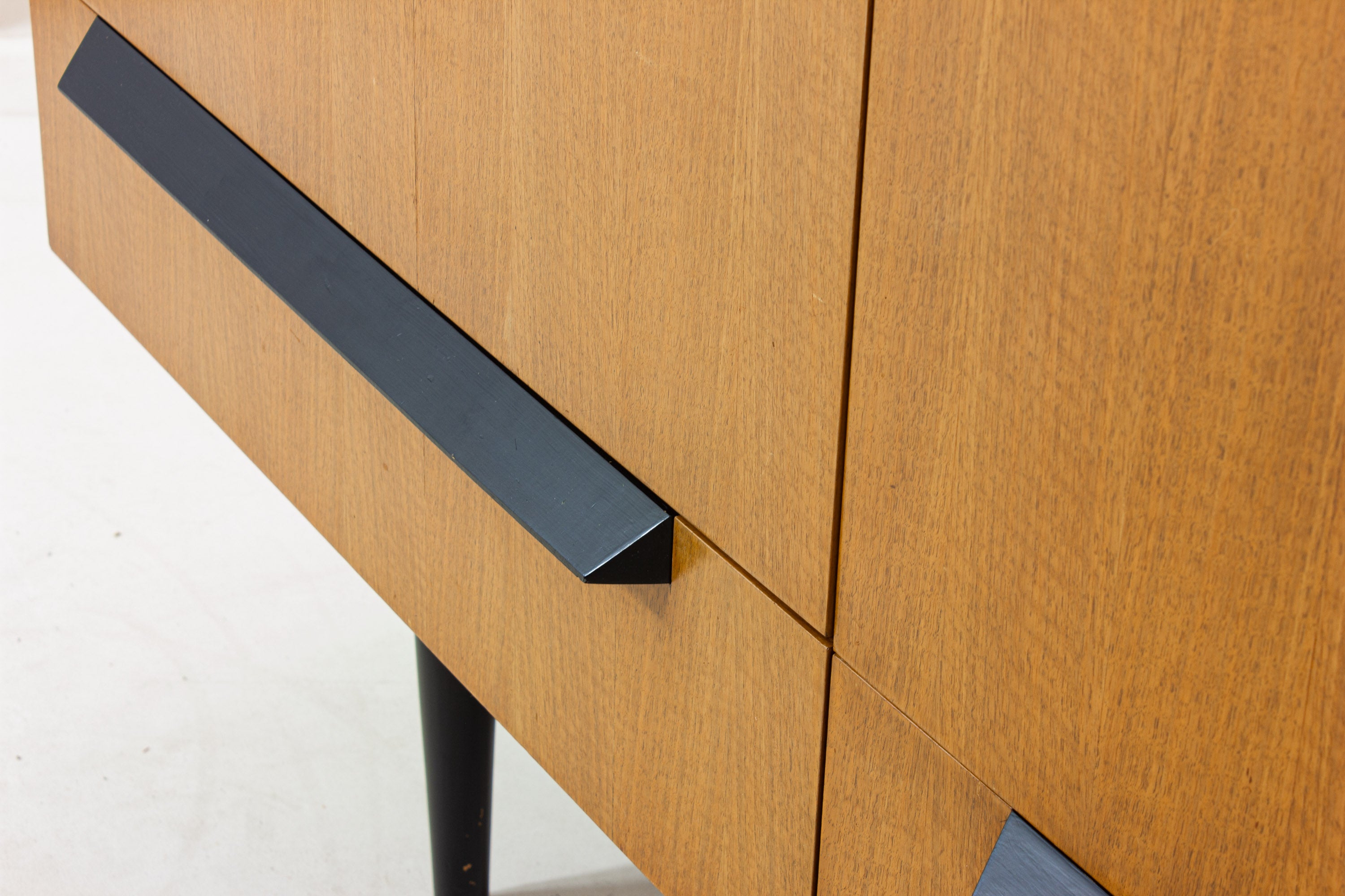 Vintage_Belgian_Mid_Century_Sideboard_in_Maple_Veneer,_1960s_Modern_Storage_Cabinet