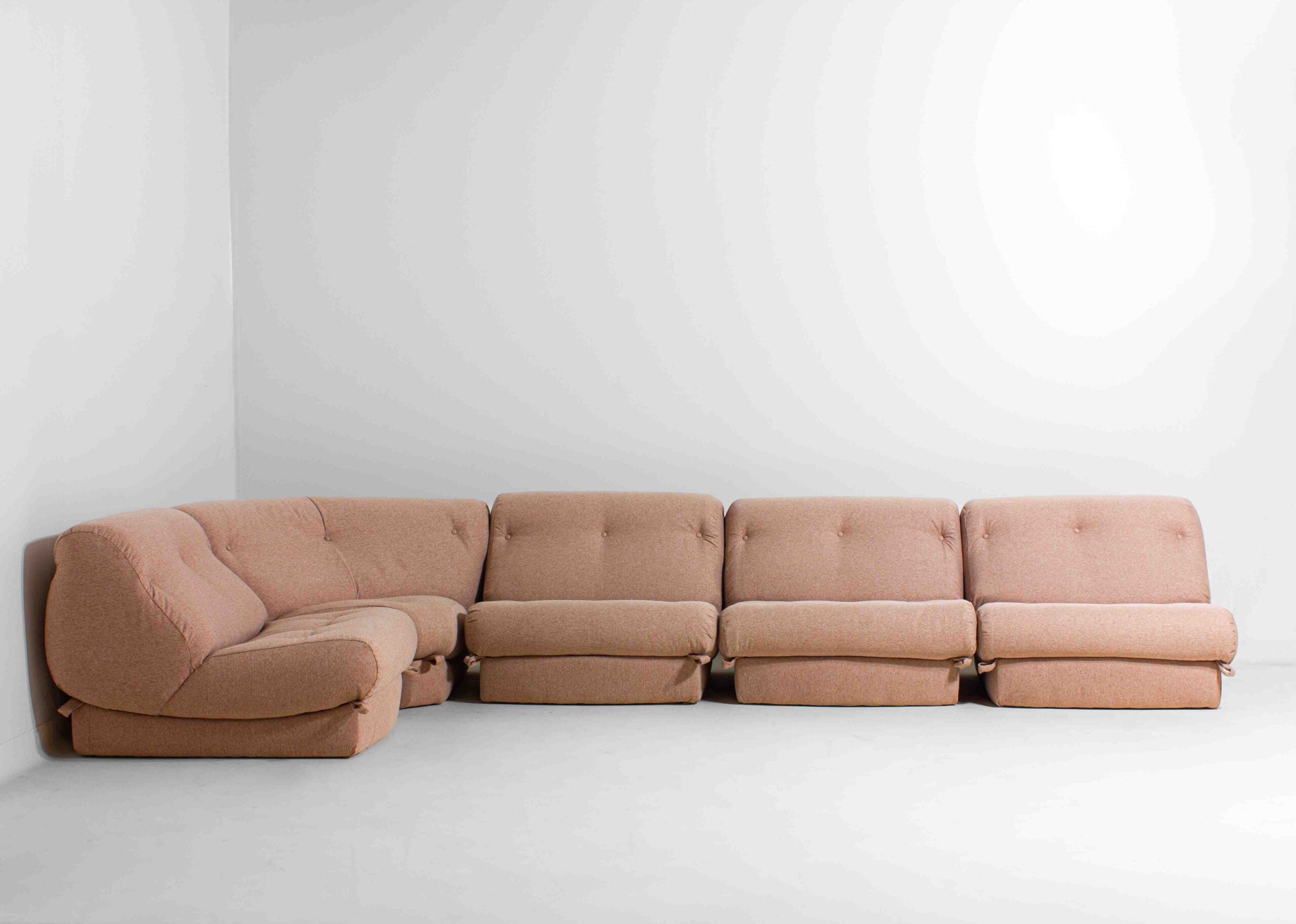 Modular_Pink_“Nuvolone”_Sofa_by_Rino_Maturi_for_Mimo_Padova,_1970s