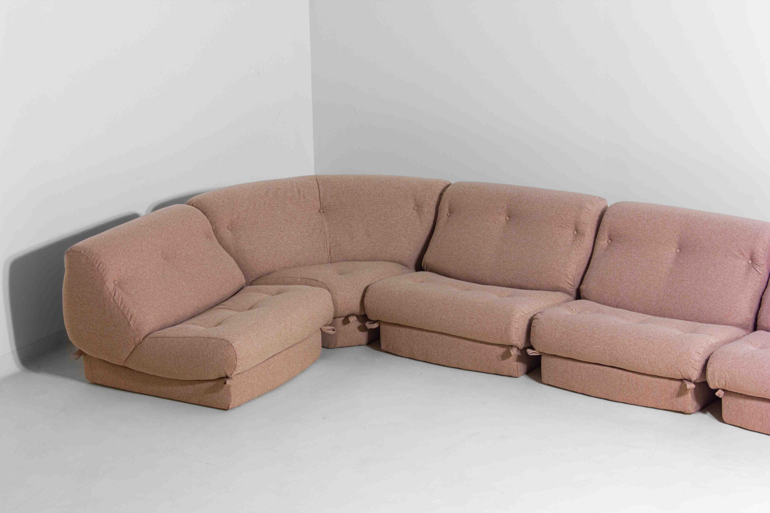 Modular_Pink_“Nuvolone”_Sofa_by_Rino_Maturi_for_Mimo_Padova,_1970s