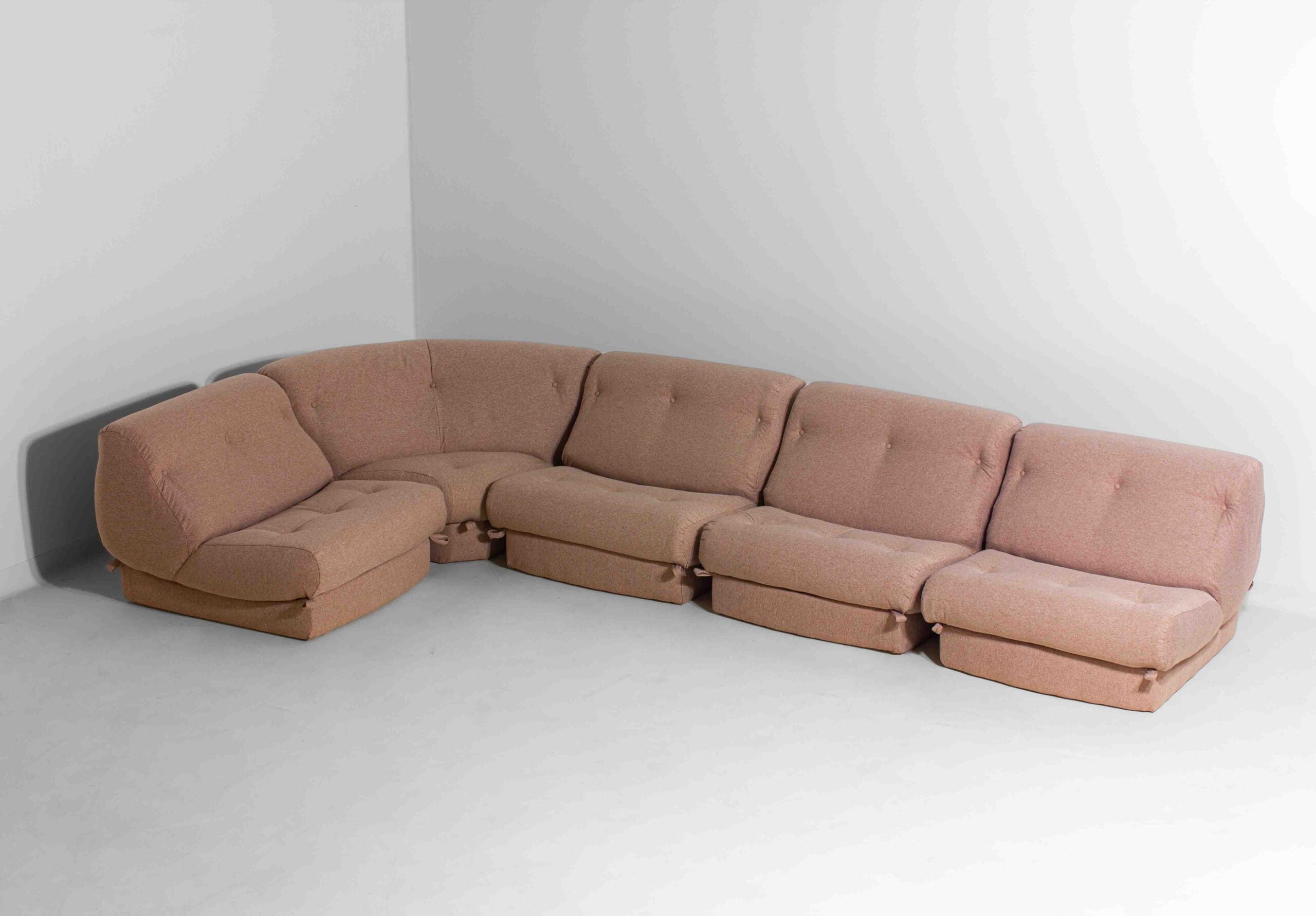Modular_Pink_“Nuvolone”_Sofa_by_Rino_Maturi_for_Mimo_Padova,_1970s