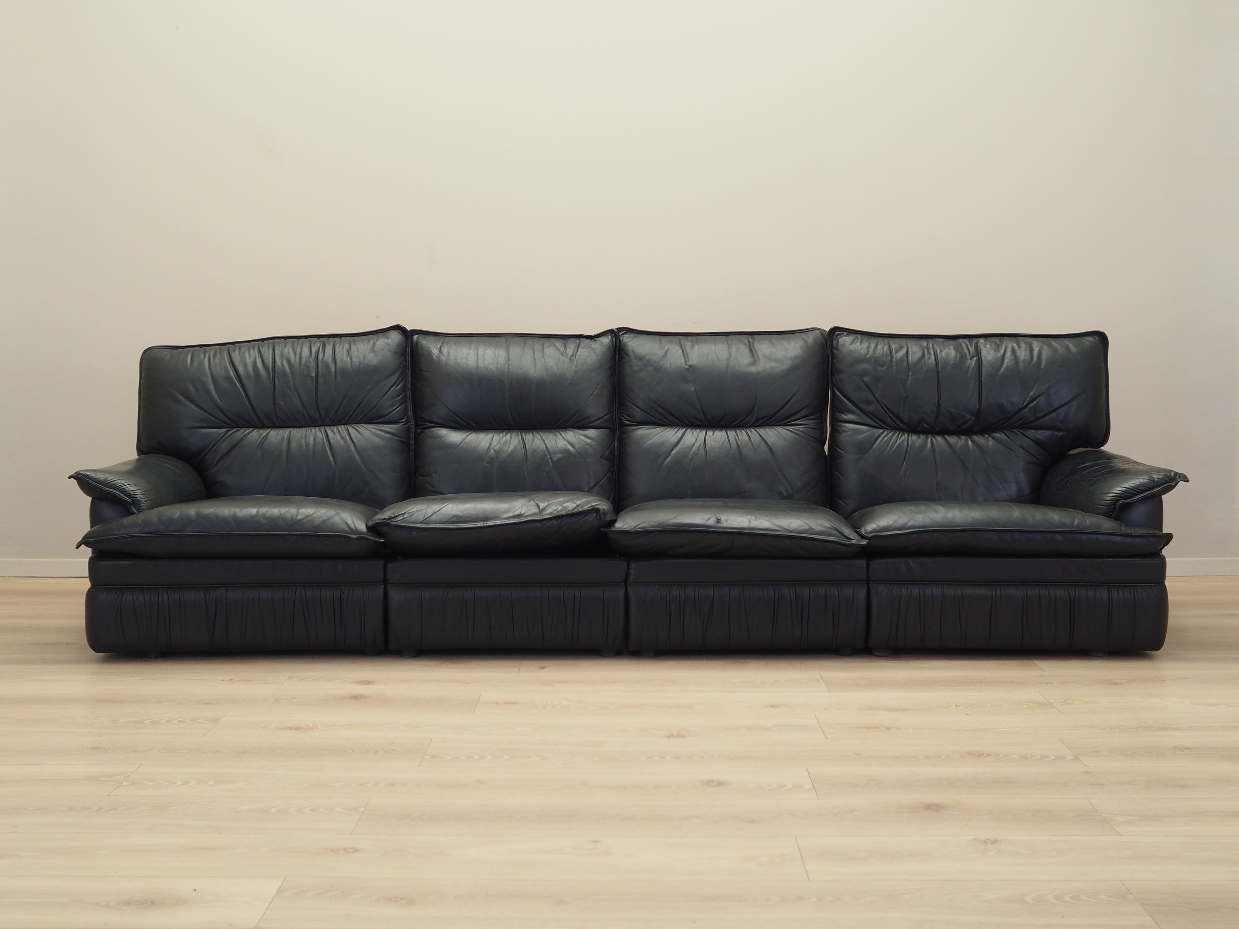 Set_of_4_Italian_Modular_Leather_Sofa_from_1960s,_Italy