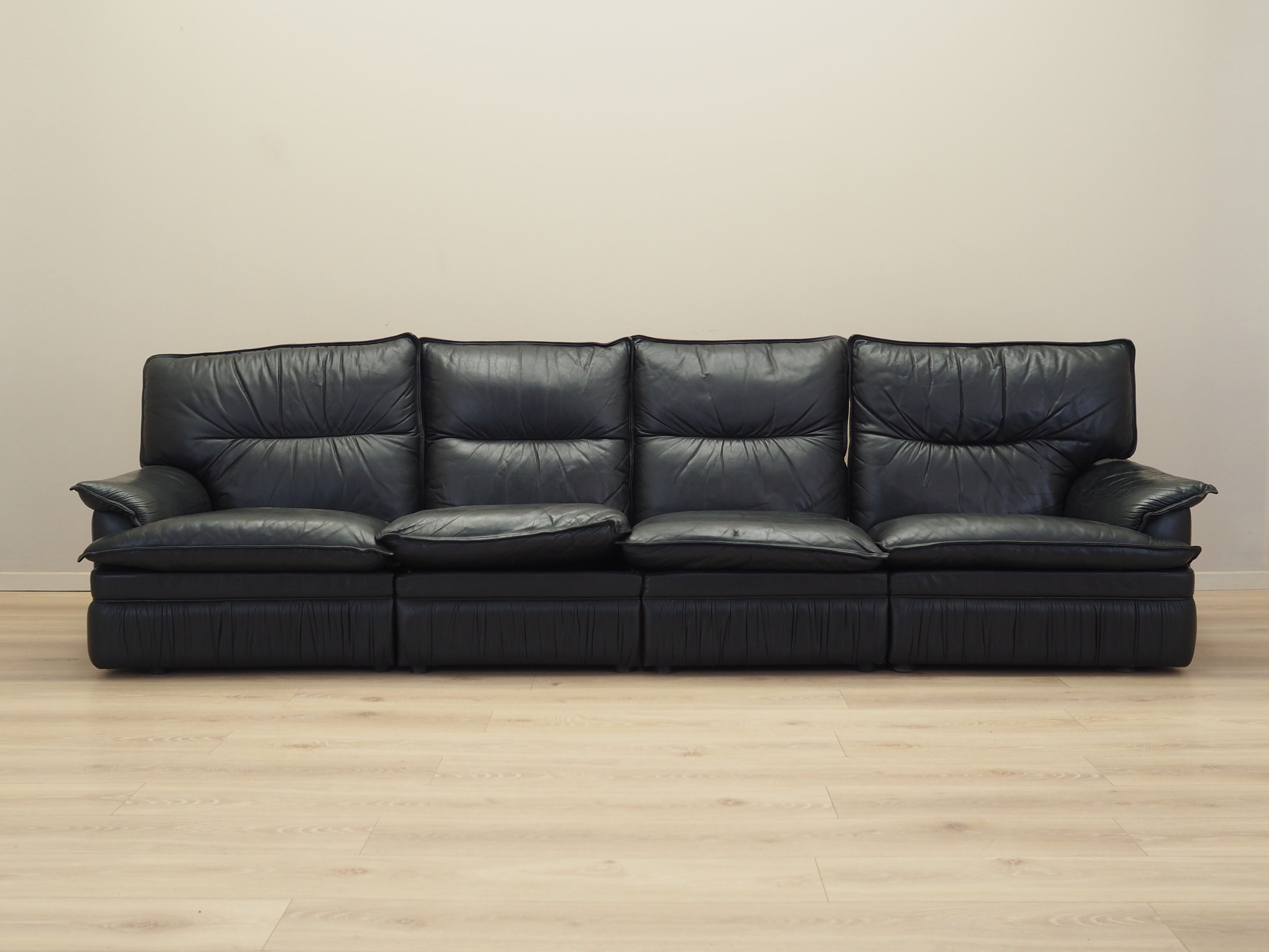 Set_of_4_Italian_Modular_Leather_Sofa_from_1960s,_Italy