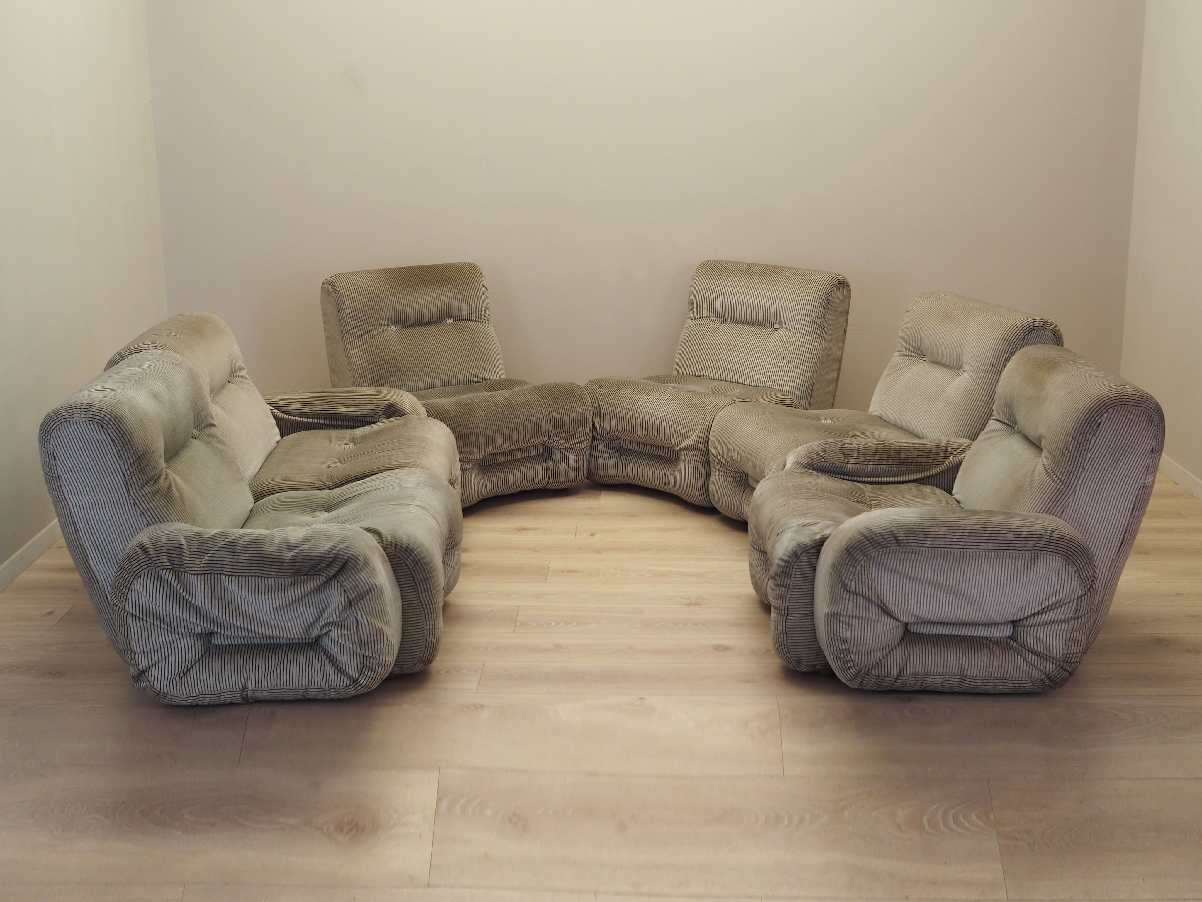 Italian_Modular_Sofa_from_1960s,_Italy