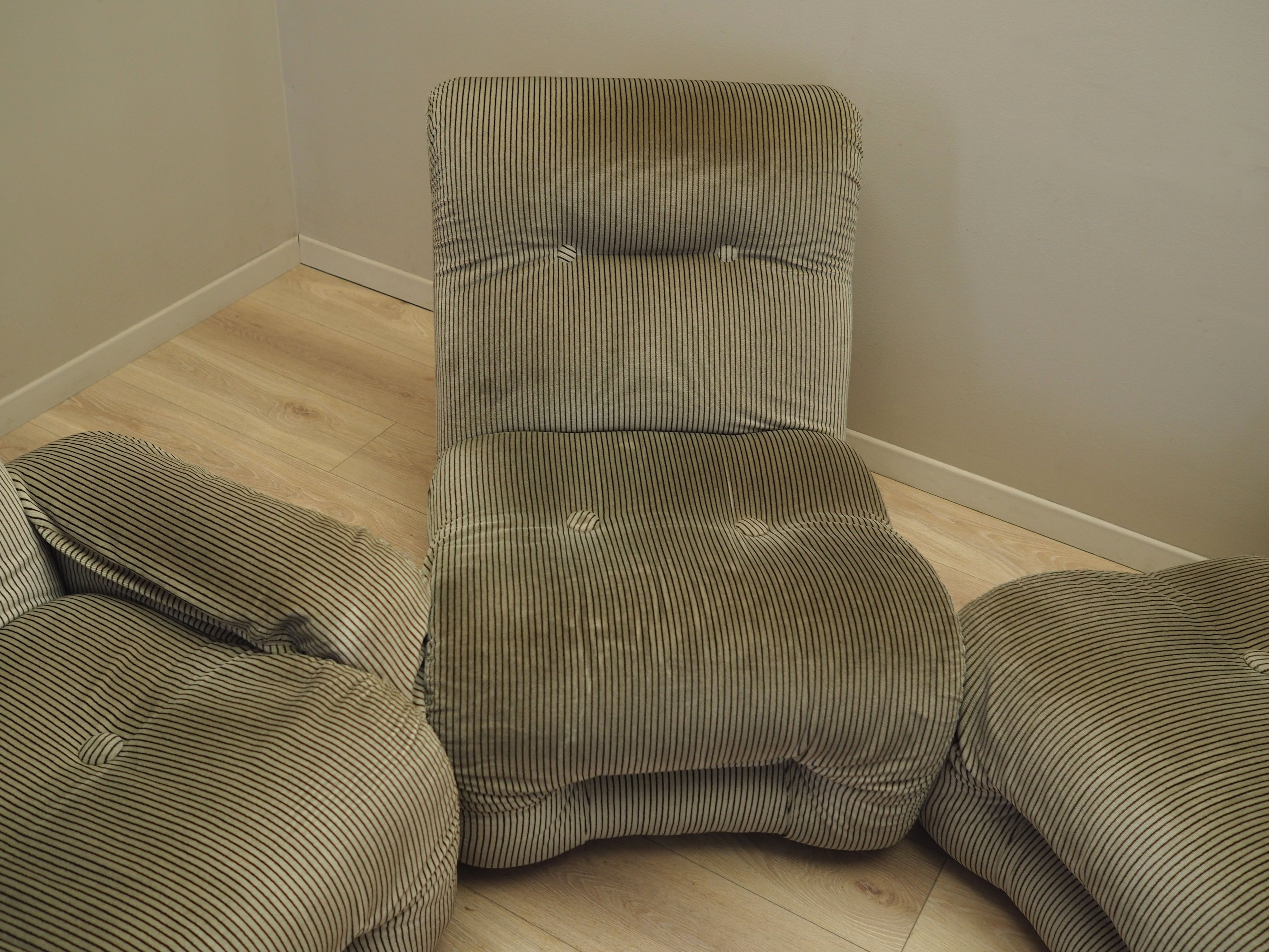 Italian_Modular_Sofa_from_1960s,_Italy