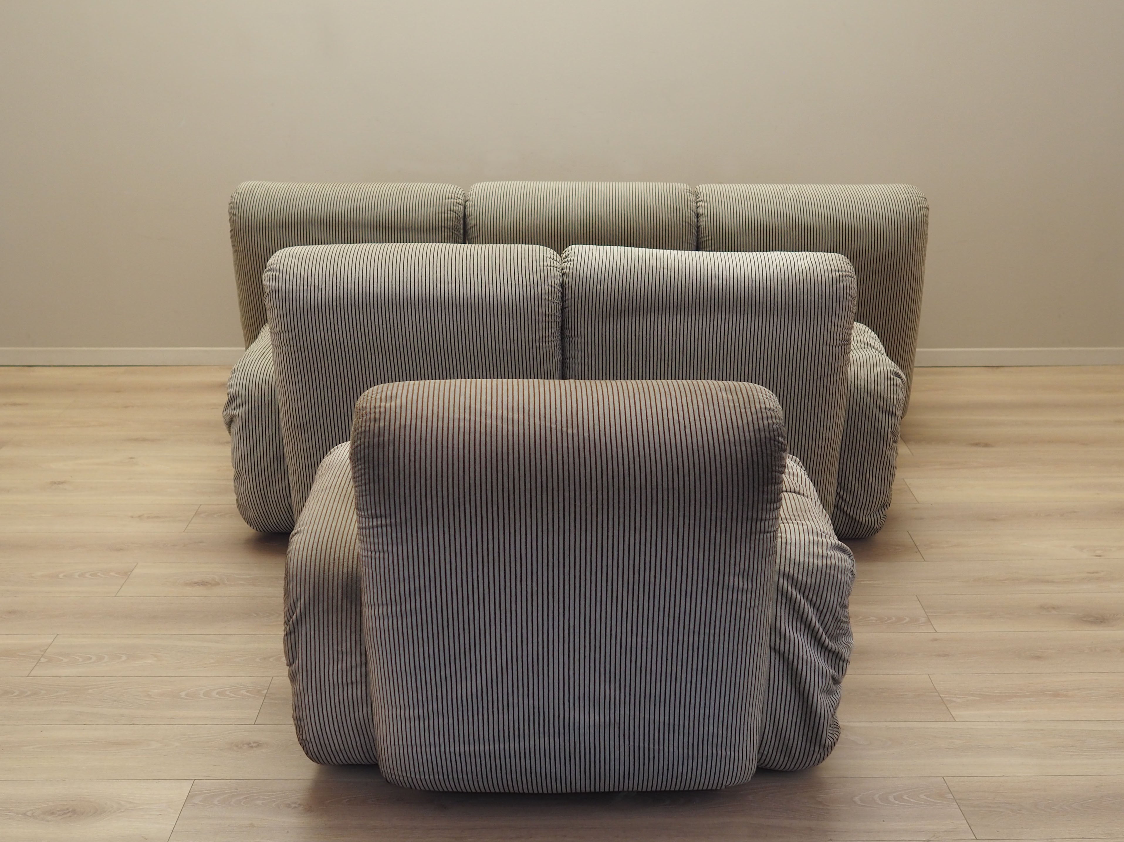 Italian_Modular_Sofa_from_1960s,_Italy