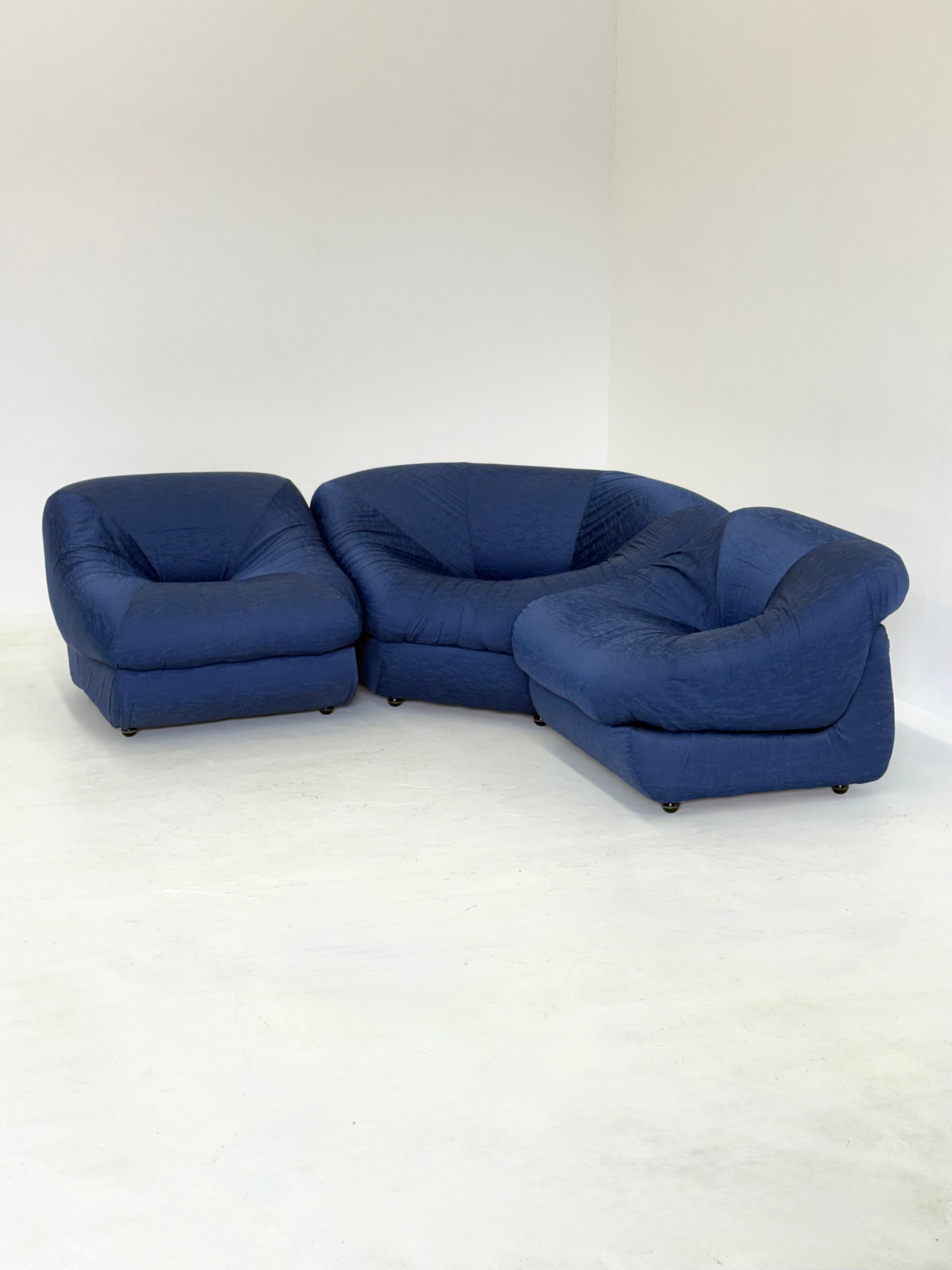 Set_of_3_Modular_space_age_armchairs_in_blue_from_Airborne