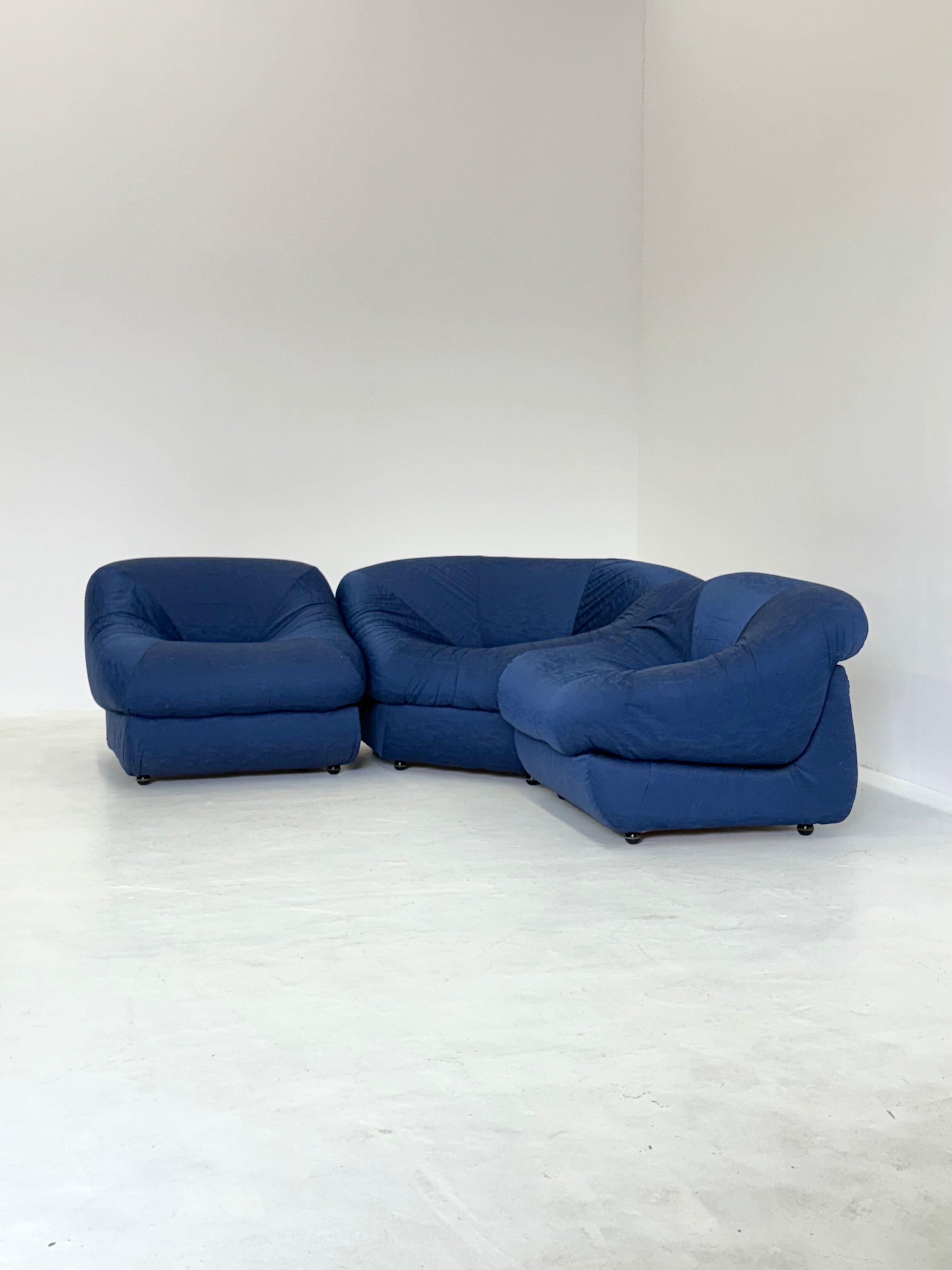 Set_of_3_Modular_space_age_armchairs_in_blue_from_Airborne
