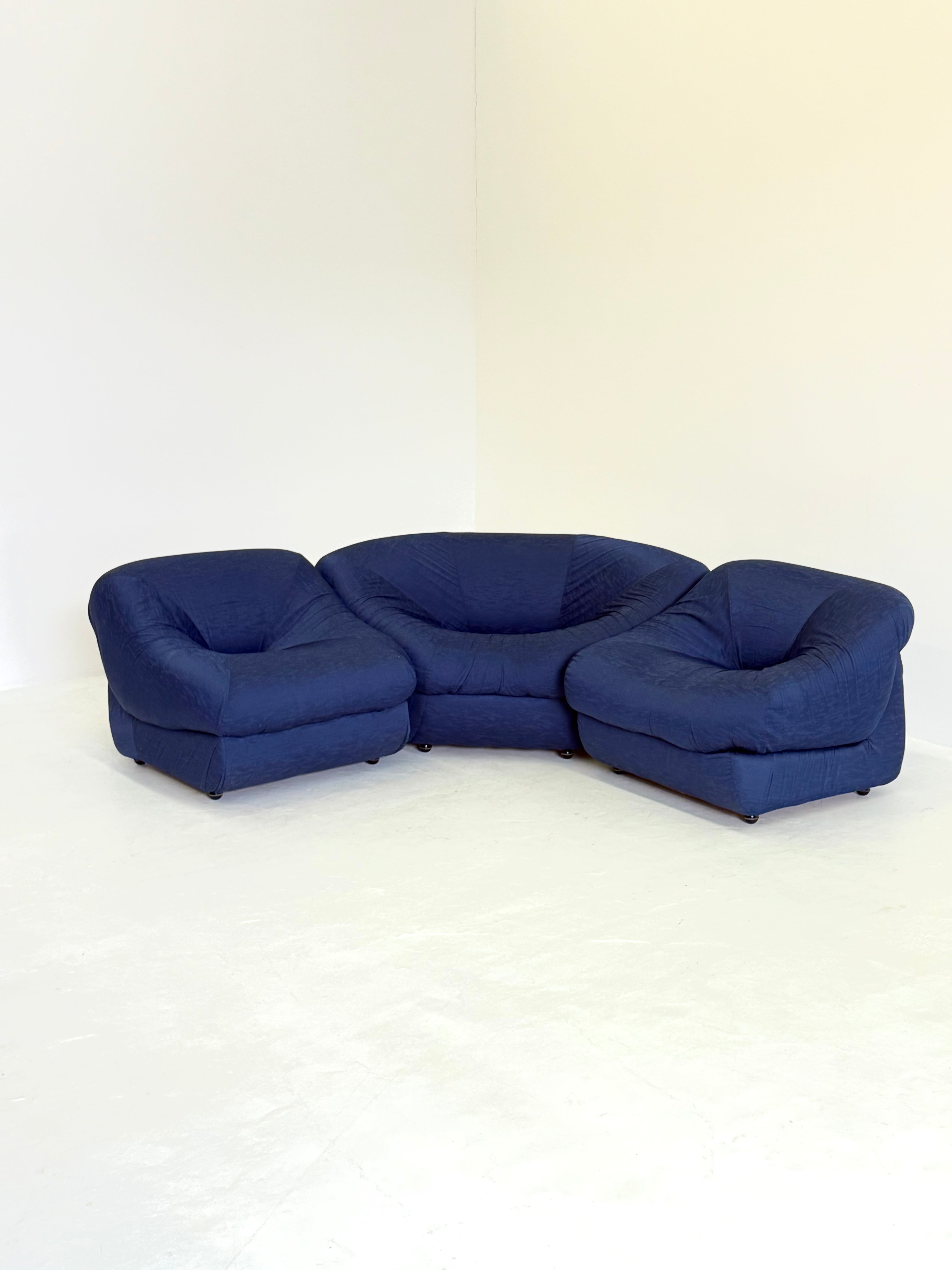 Set_of_3_Modular_space_age_armchairs_in_blue_from_Airborne