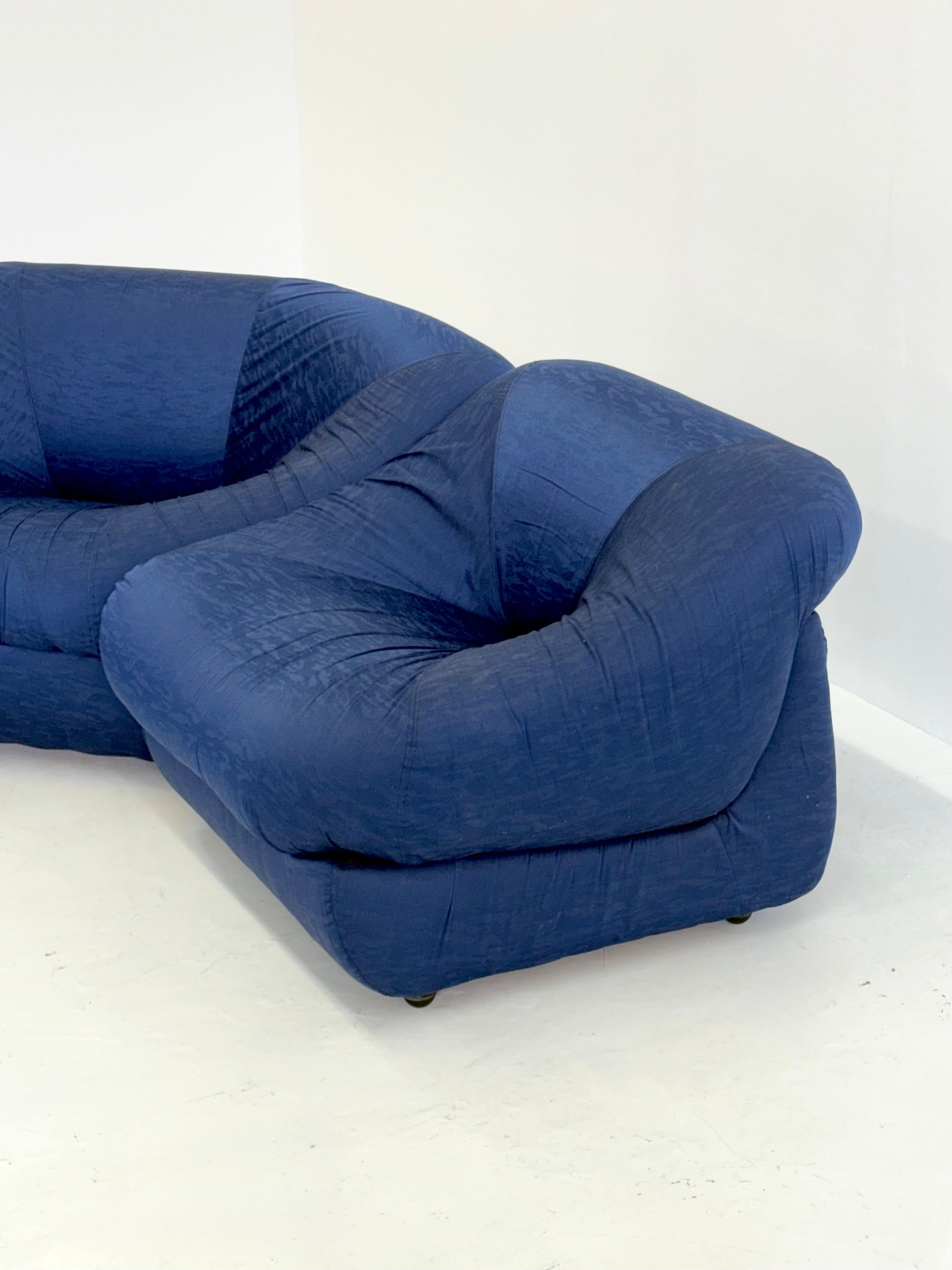 Set_of_3_Modular_space_age_armchairs_in_blue_from_Airborne