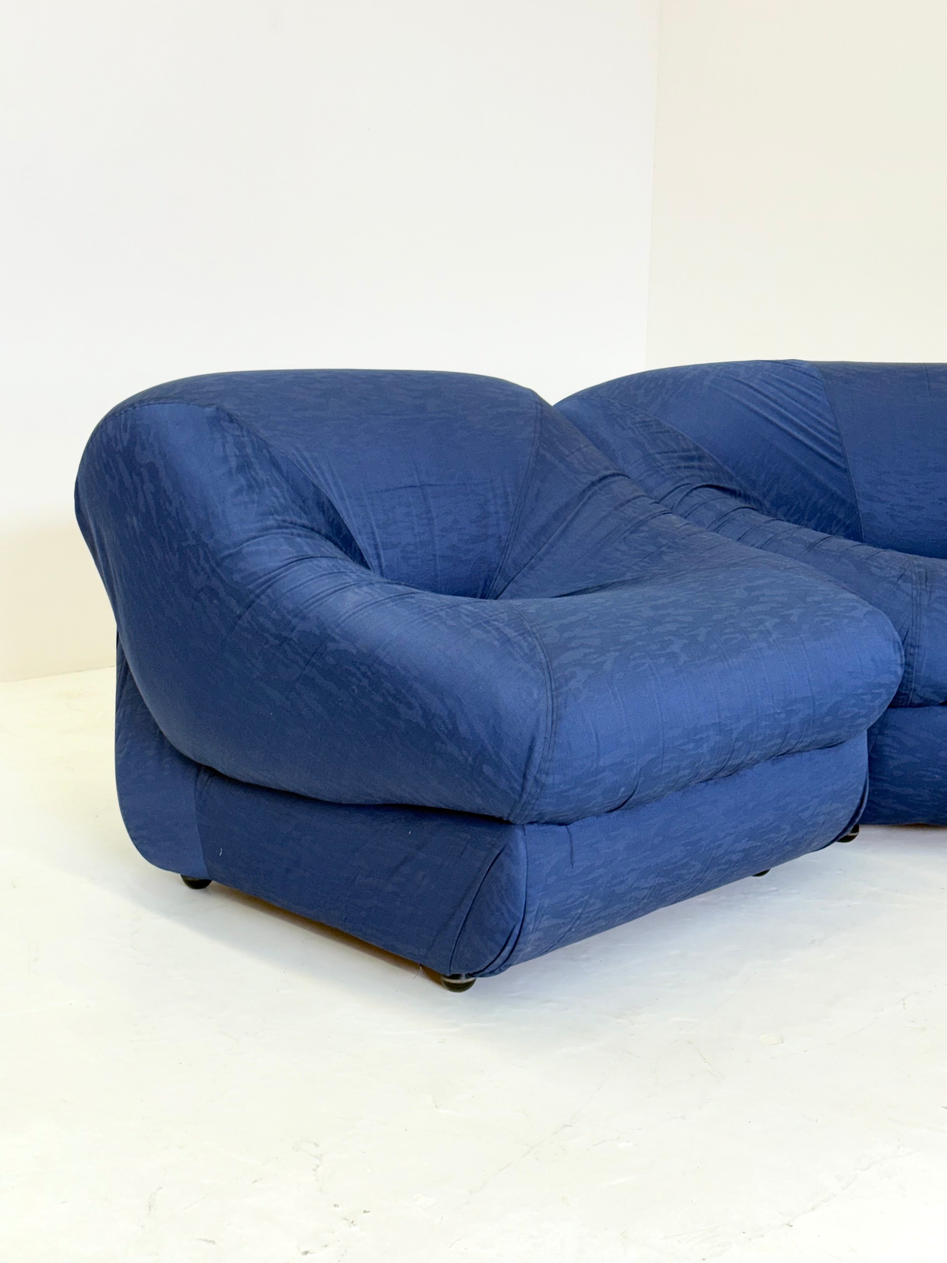 Set_of_3_Modular_space_age_armchairs_in_blue_from_Airborne
